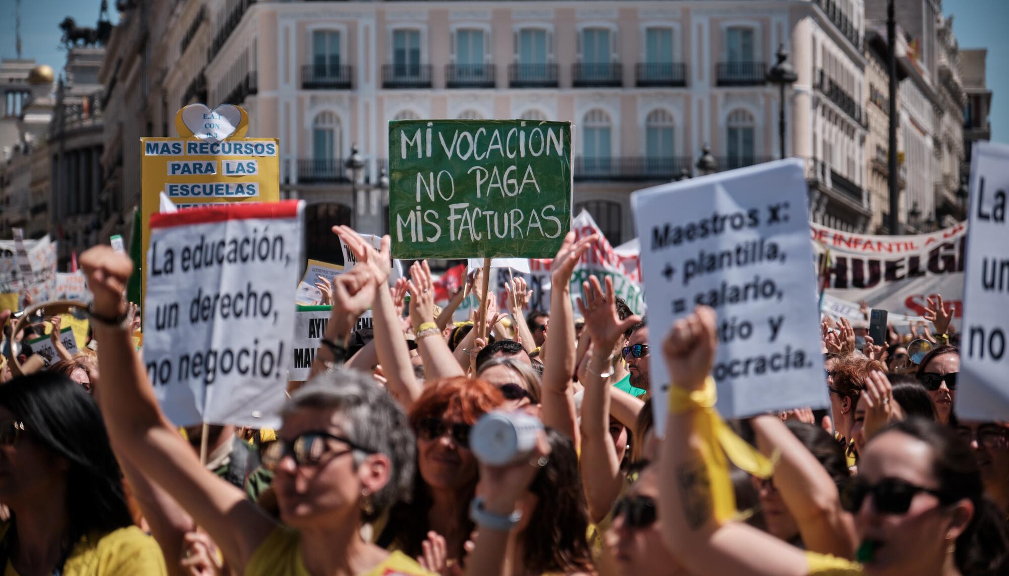 Manifestación Educación Pública 19 abril 26 - 15