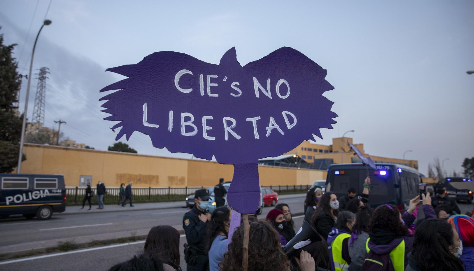 Marcha feminista antirracista  8M 05-03-21 - 11