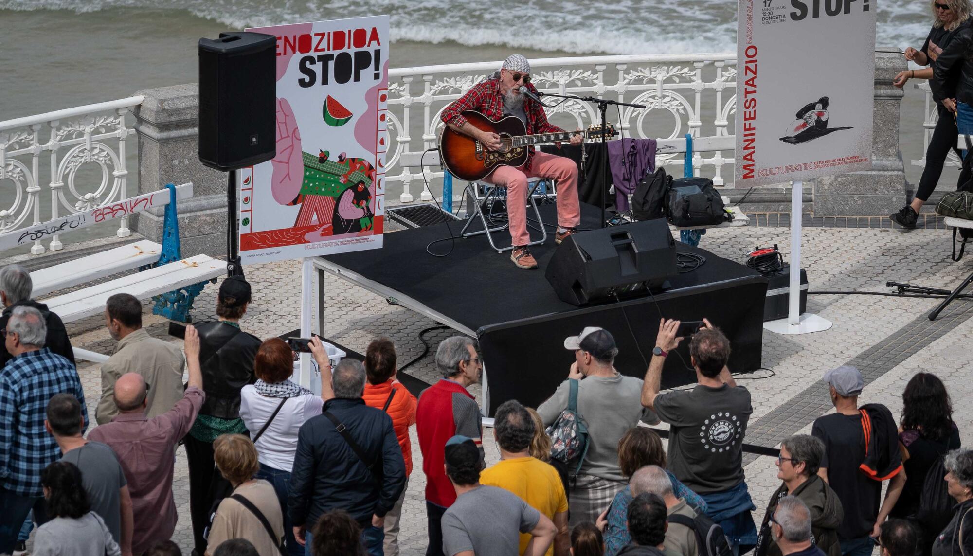Manifestación en Donostia contra el genocidio de Israel en Palestina - 6