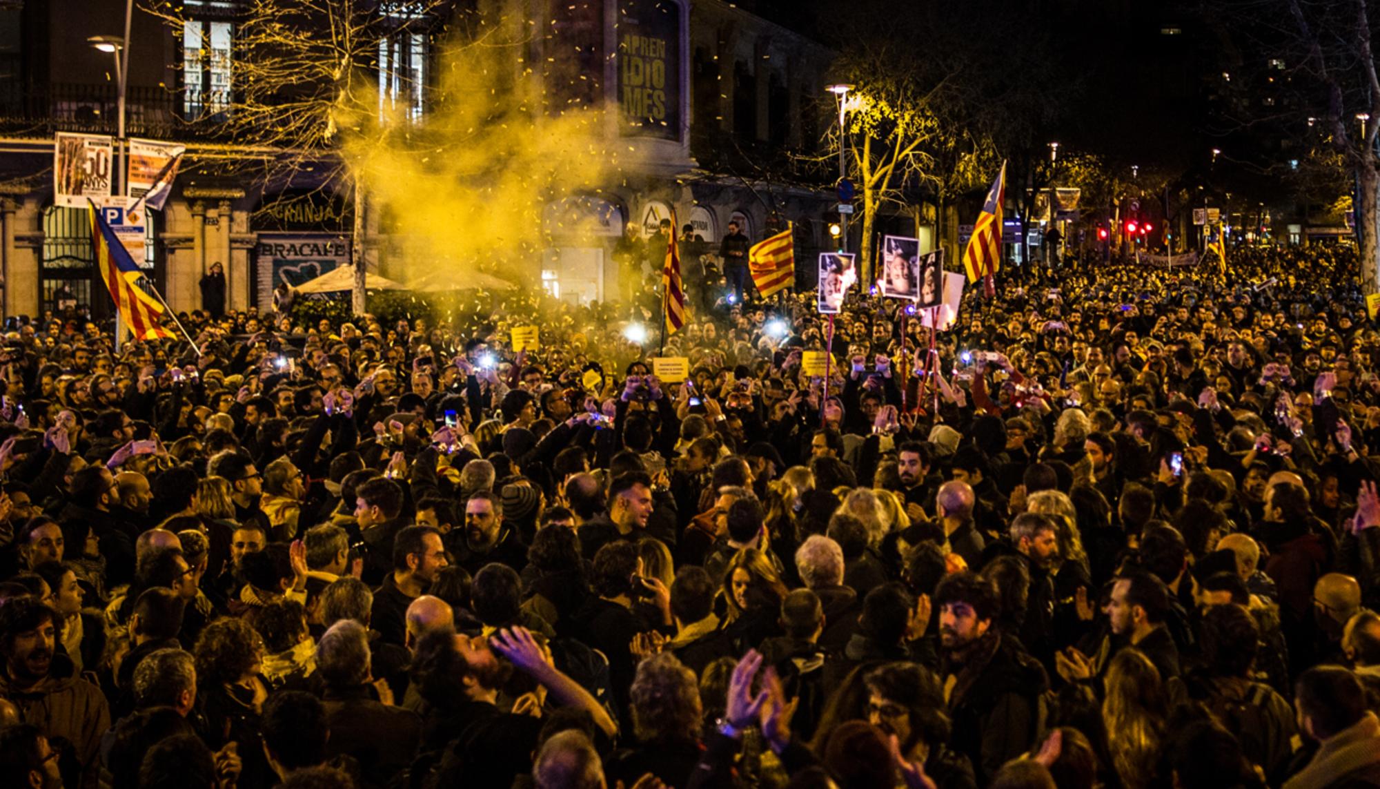 Concentración en Barcelona tras la orden del juez Llarena del ingreso en prisión de otros cinco políticos independentistas.