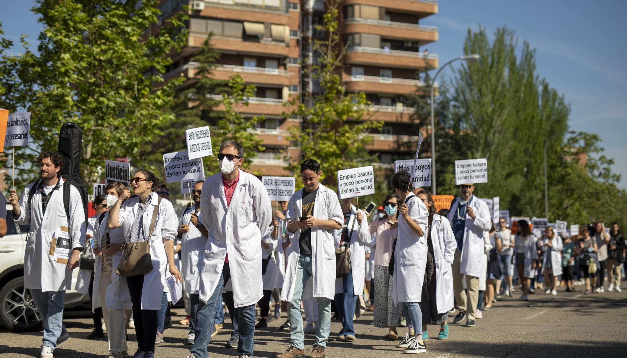 Huelga de medicos contra la temporalidad - 2