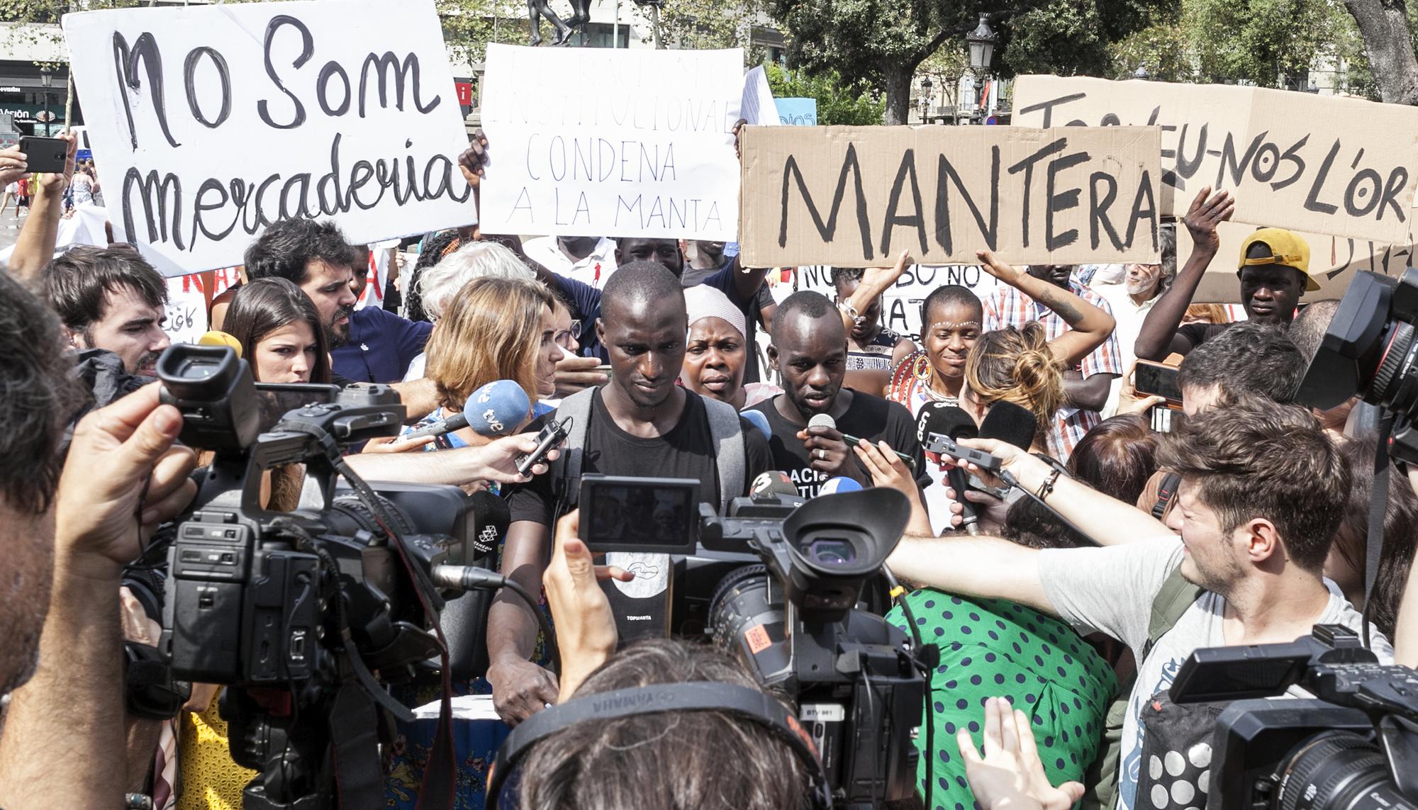 Rueda de prensa de los manteros en Barcelona