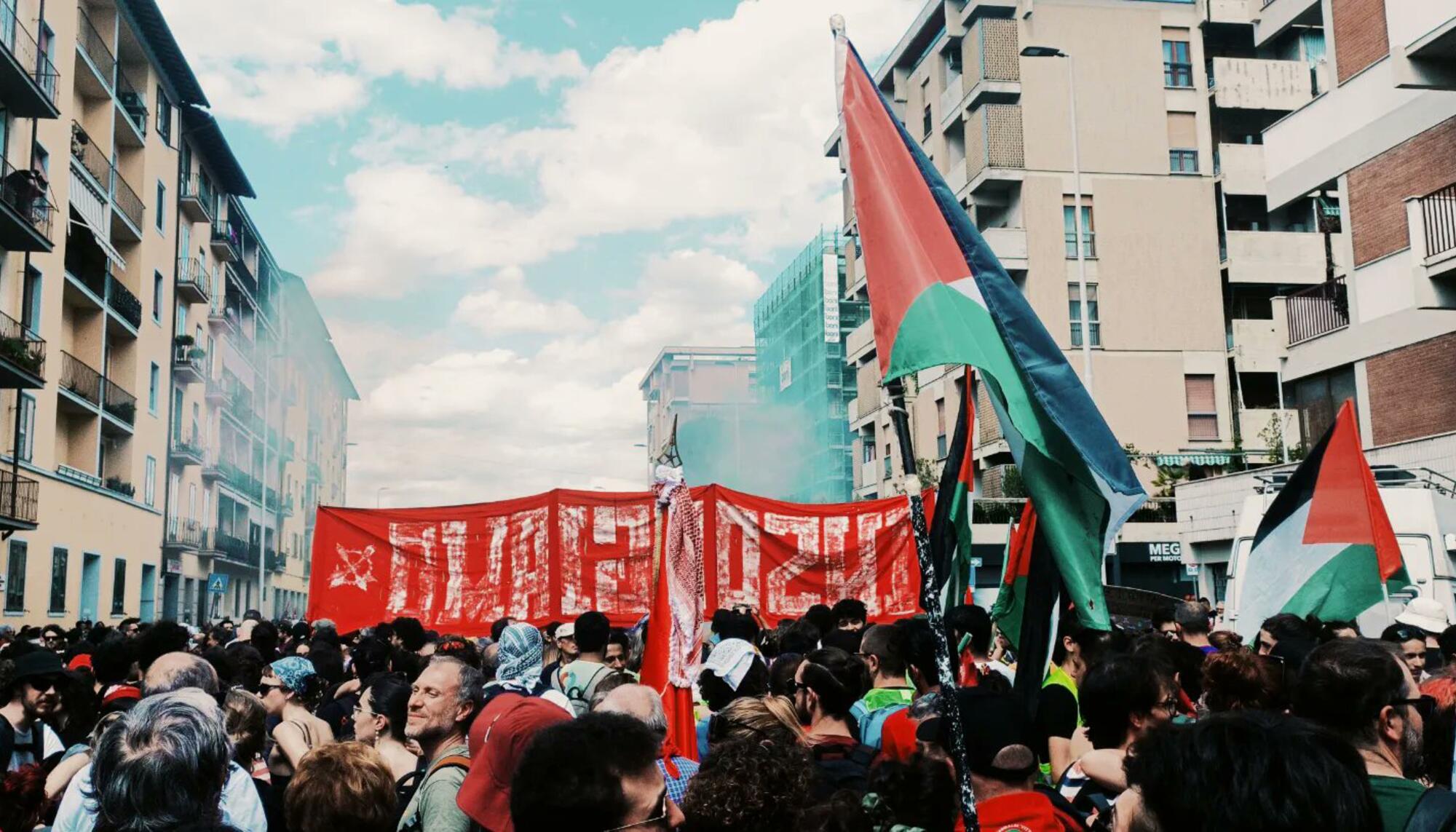 Trabajadores de la ex GKN en una manifestación de apoyo a Palestina en Florencia.
