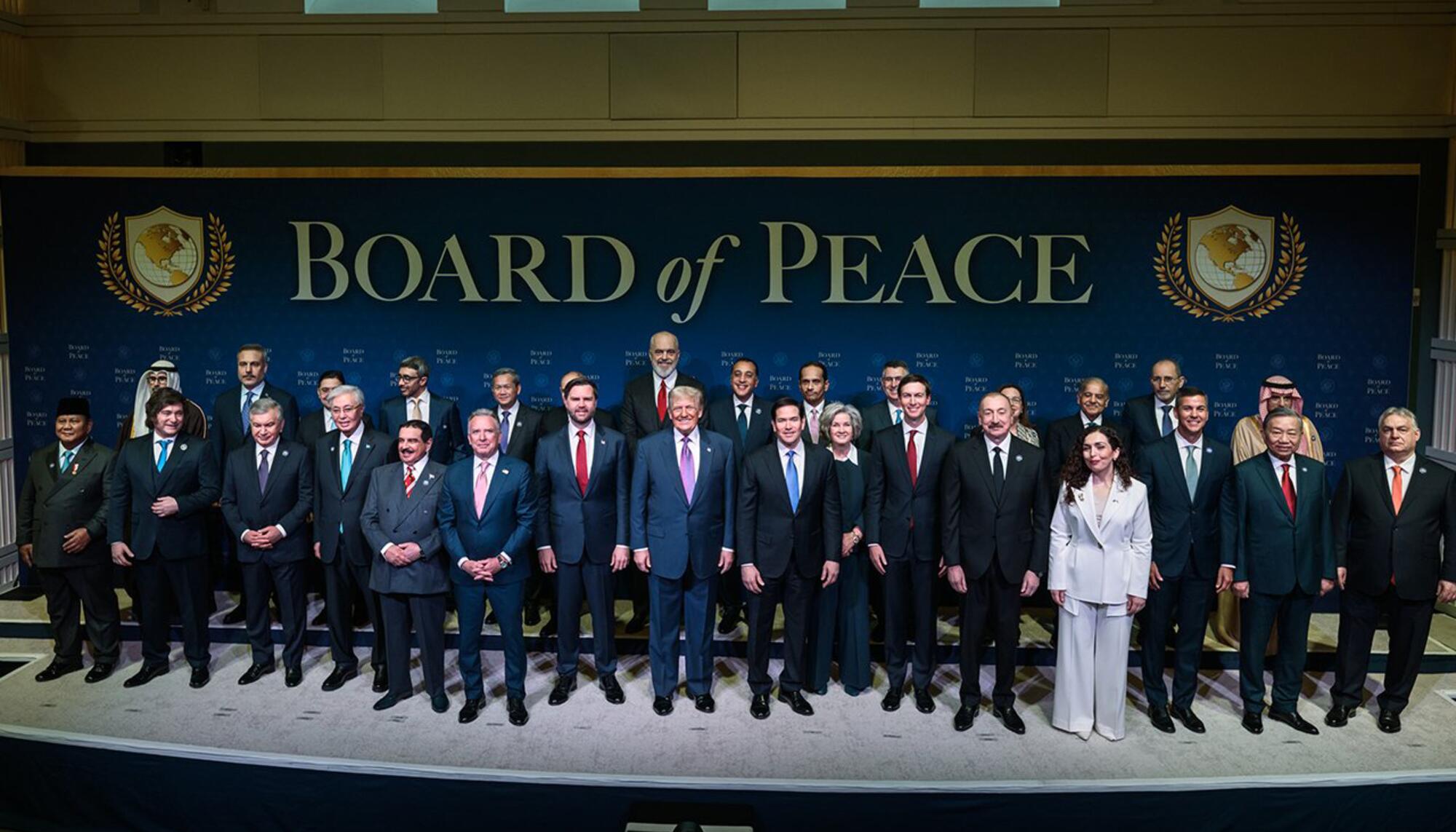 Foto de equipo de la Junta de Paz de Donald Trump.