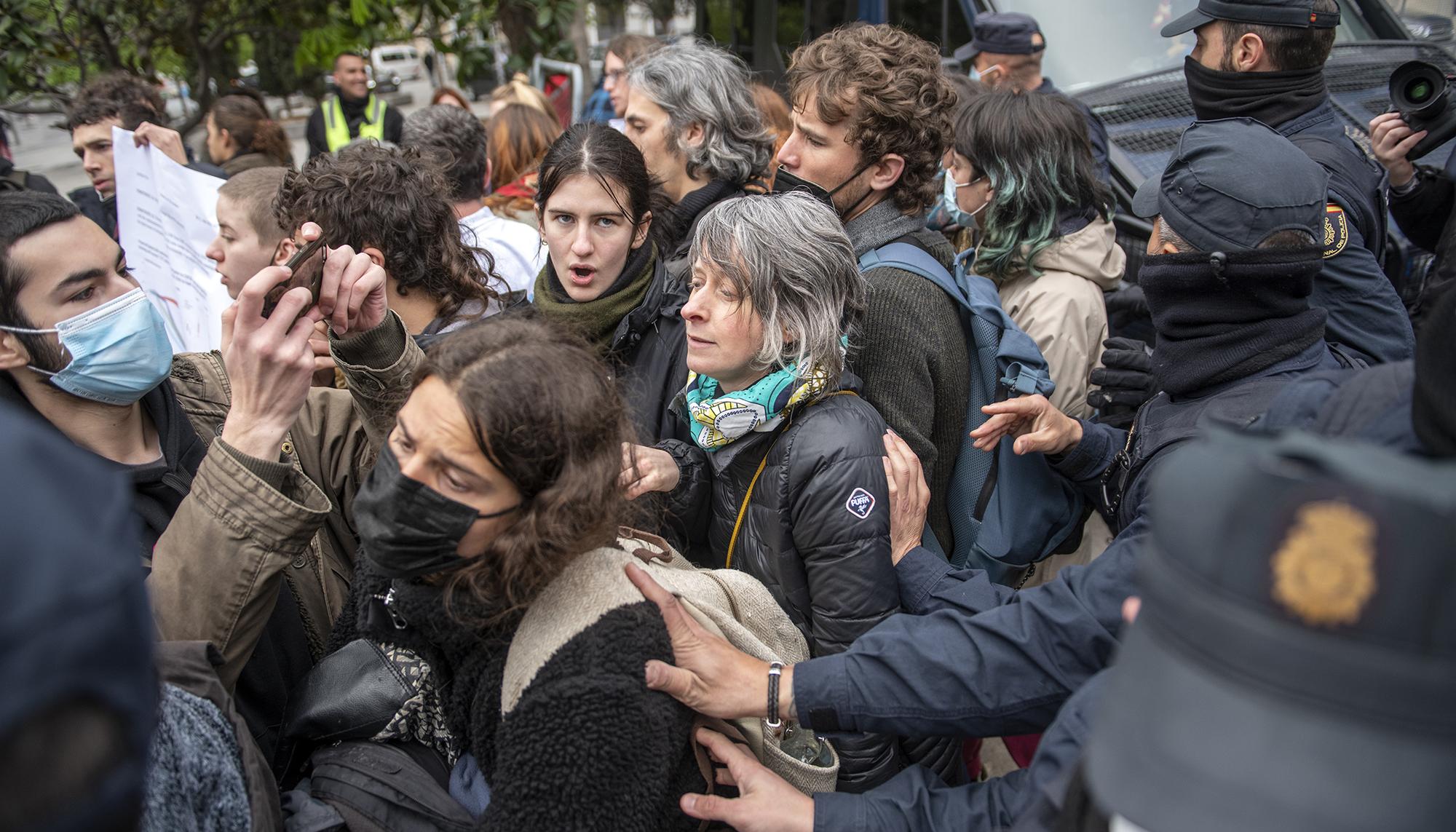 La Rebelión Científica tiñe de rojo el Congreso el 6 de abril de 2022. - 6