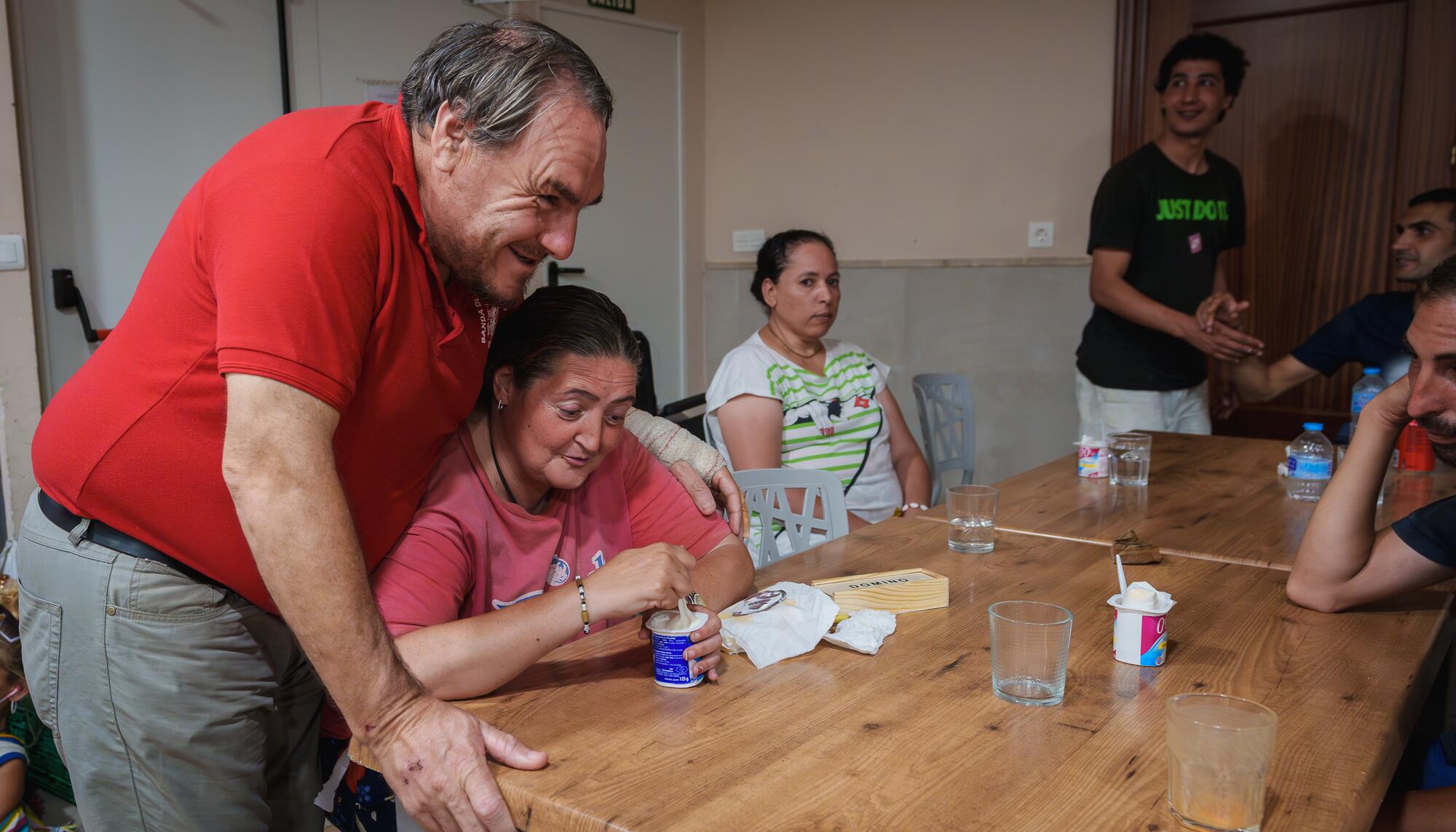Refugio climático para las personas sin hogar de Granada en agosto - Antonio