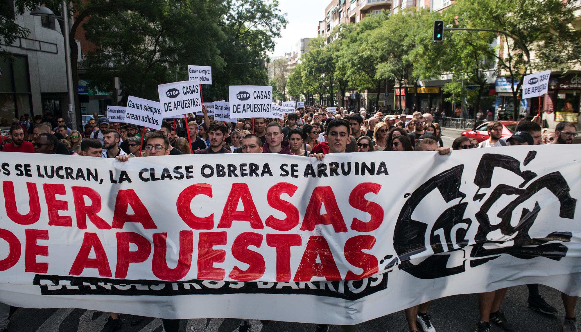 Manifestacion contra las casa de apuestas en el barrio de Tetuan, Madrid 2