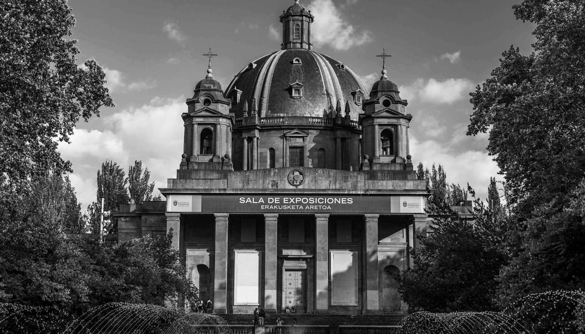 Monumento a los Caidos exterior