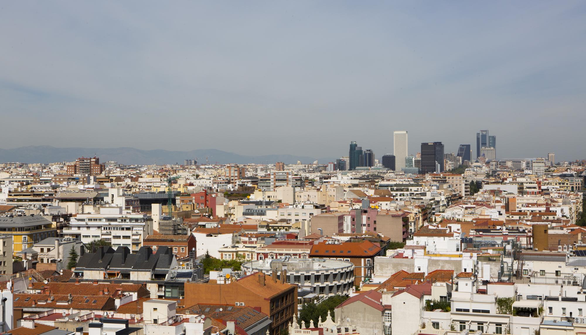 Skyline Madrid con las Cinco Torres Business al fondo