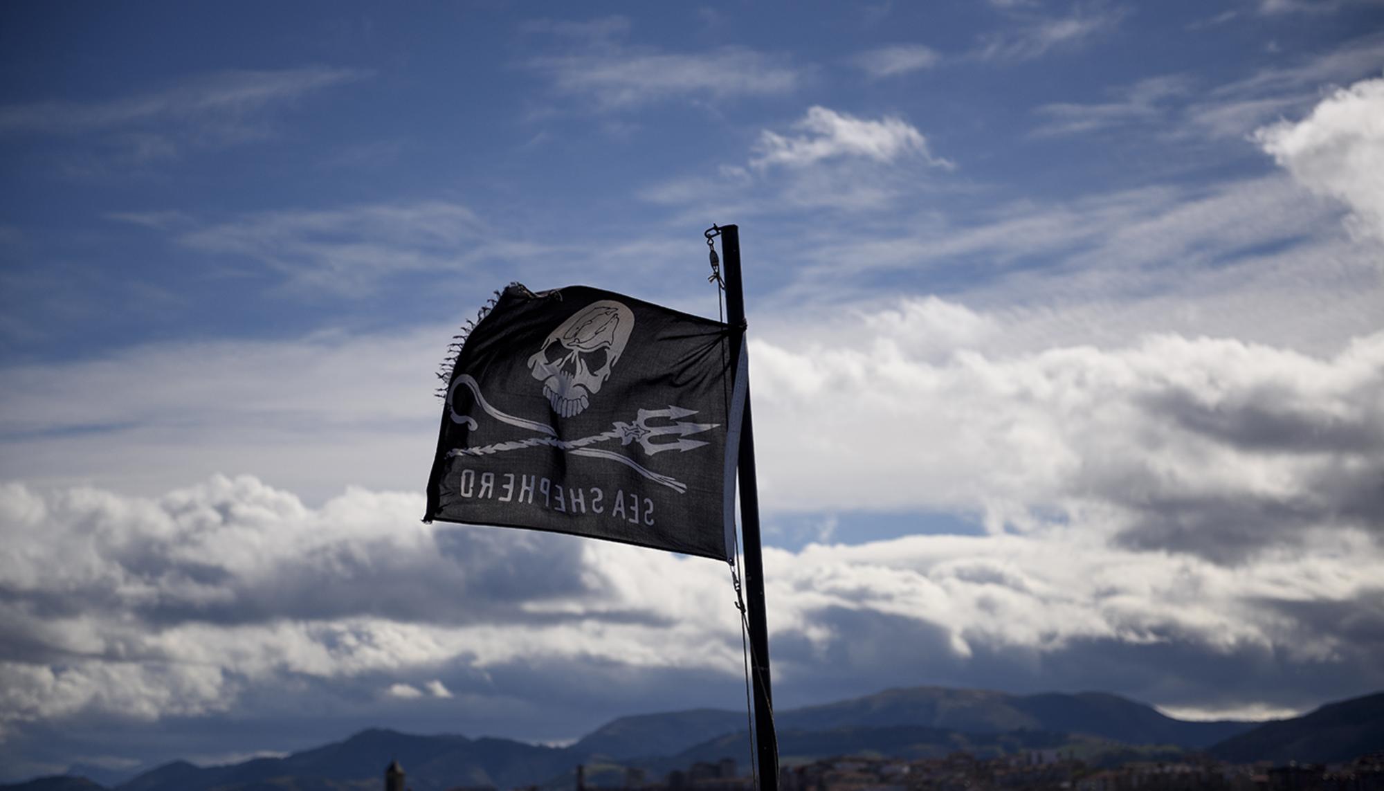 Sea_Shepherd_Bandera_Ondeando