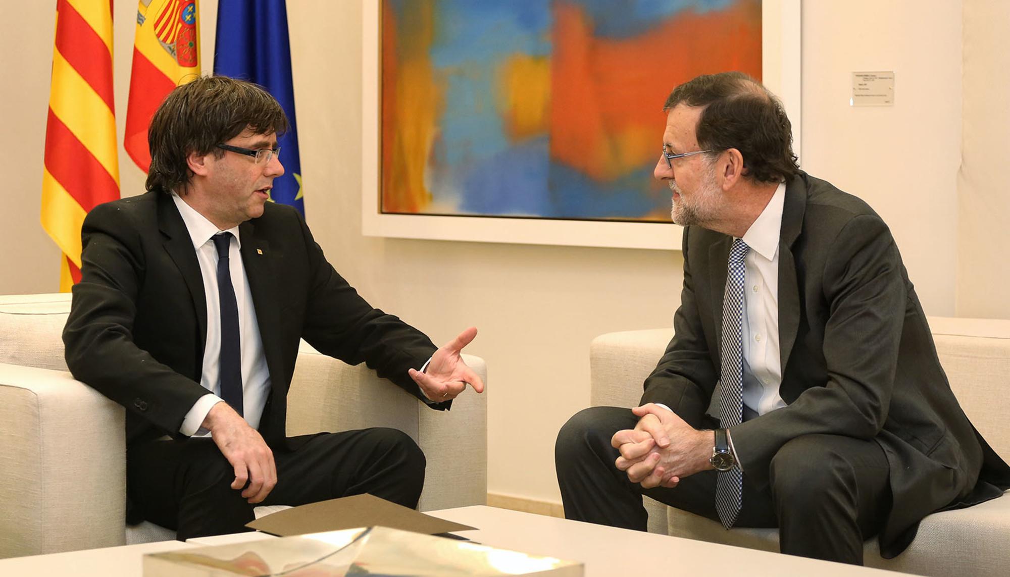 Carles Puigdemont y Mariano Rajoy, en un encuentro en Moncloa