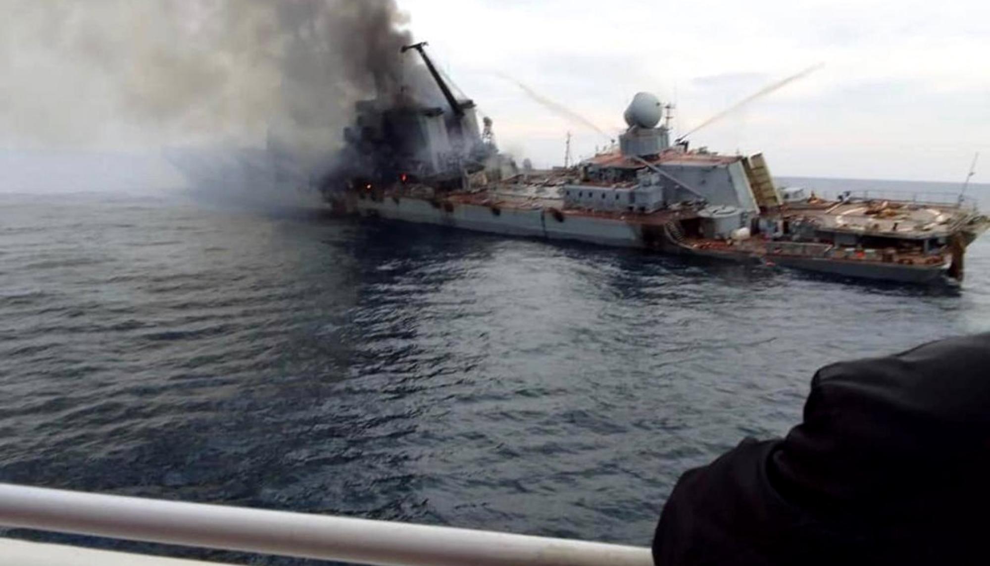  Moskva antes de su hundimiento en el Mar Negro.