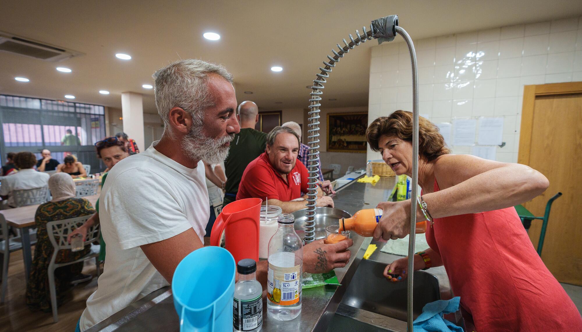 Refugio climático para las personas sin hogar de Granada en agosto - Elisa