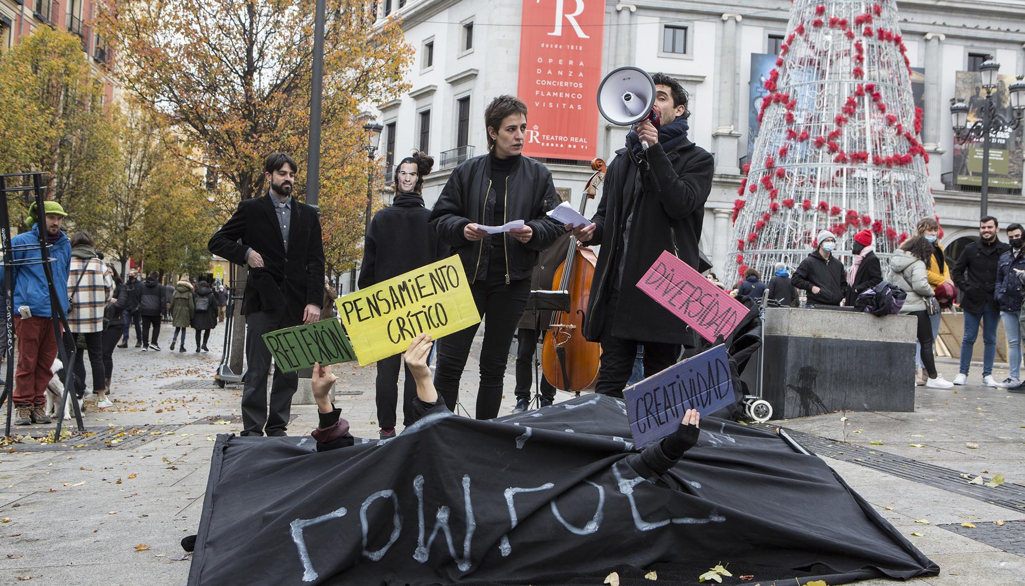 Performance por la muerte de la filosofía en la nueva LOMLOE - 3