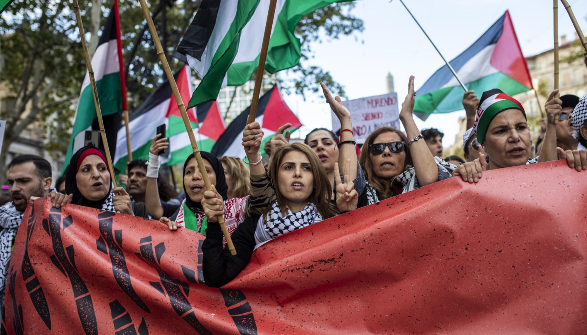 Cerca de 70.000 personas protestaron en Barcelona el 21 de octubre contra los ataques de Israel sobre Gaza.