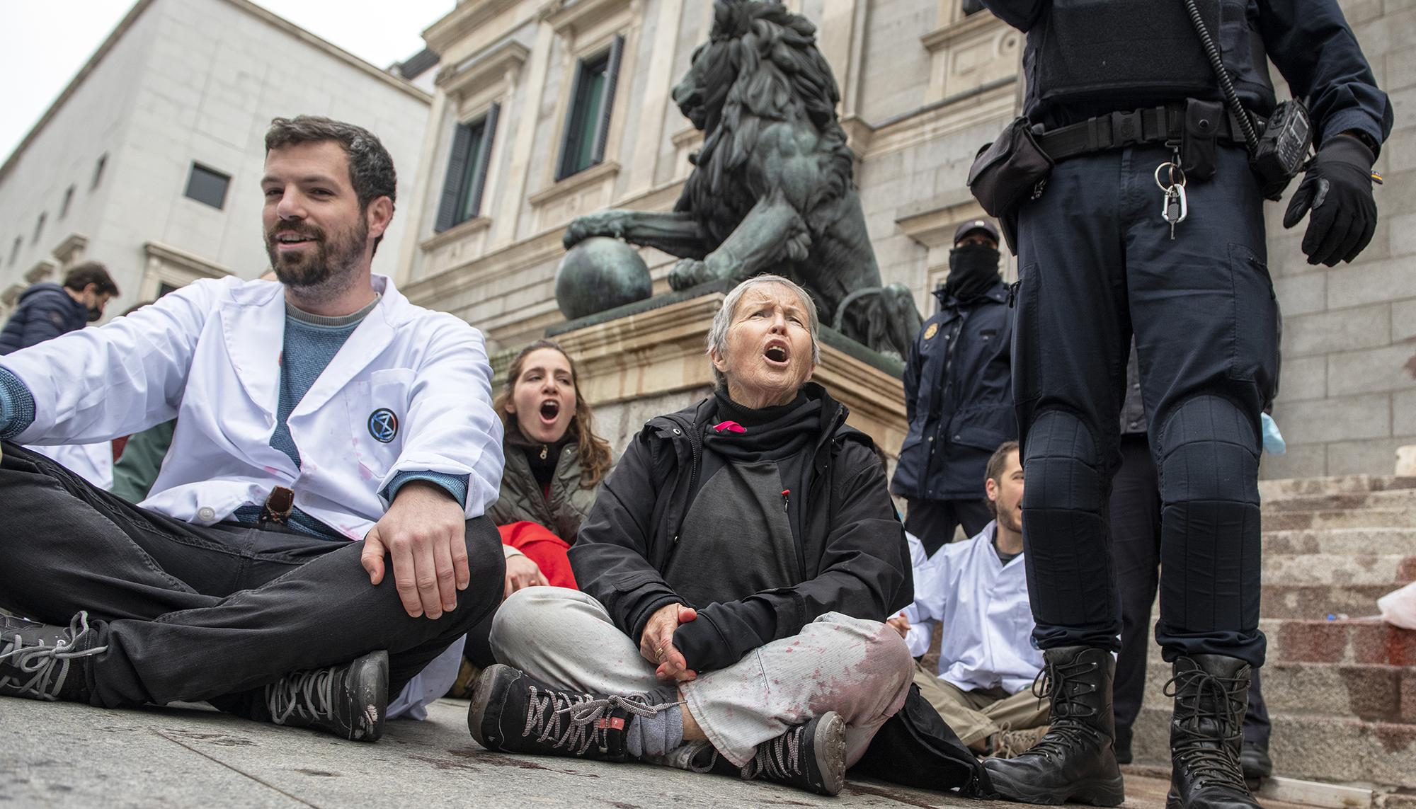 La Rebelión Científica tiñe de rojo el Congreso el 6 de abril de 2022. - 2