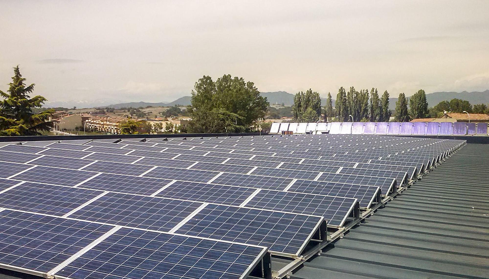 Placas solares en el tejado