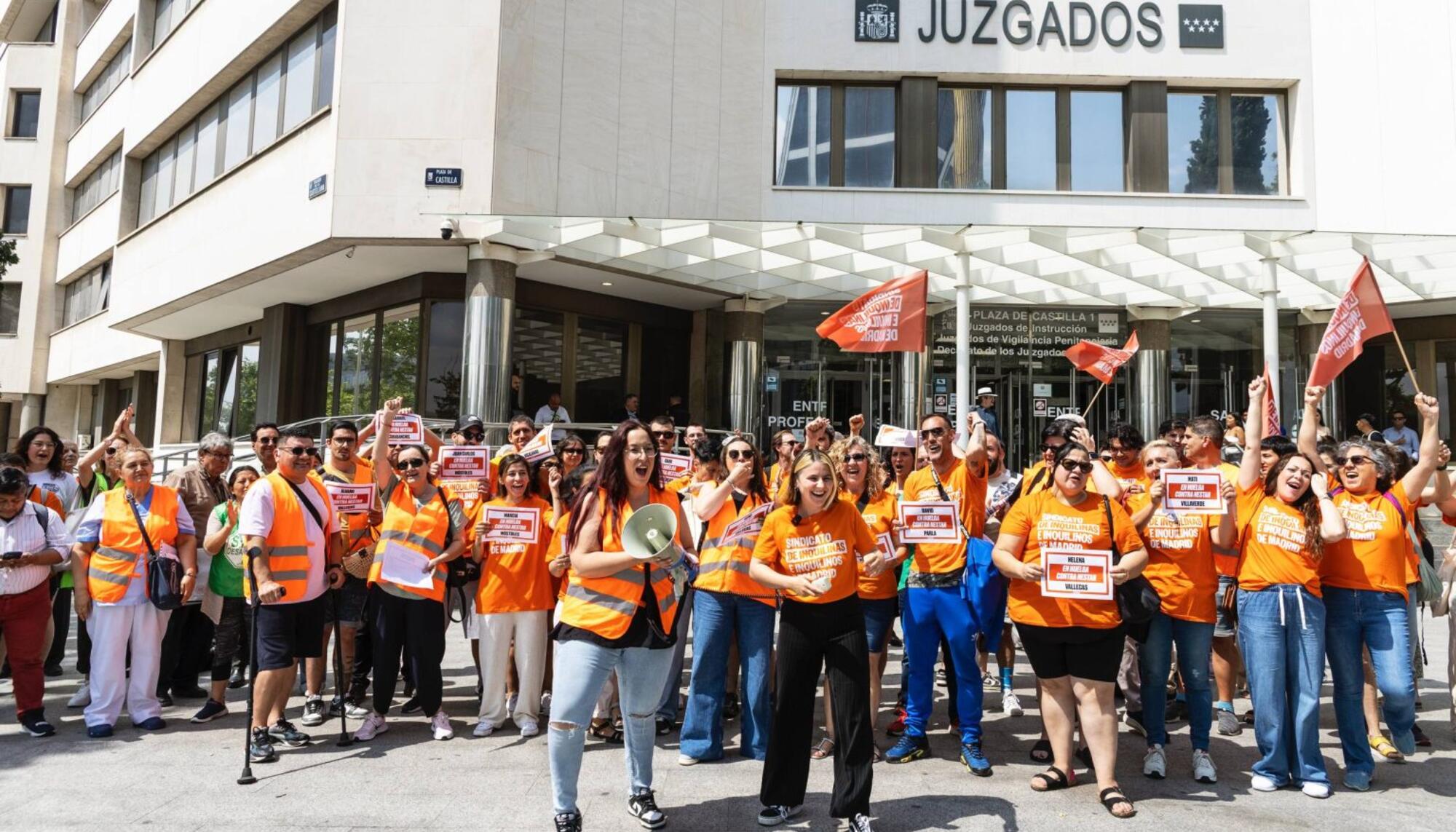 Concentración organizada por el Sindicato de Inquilinas de Madrid en el inicio del juicio a Nestar el pasado 4 de junio.
