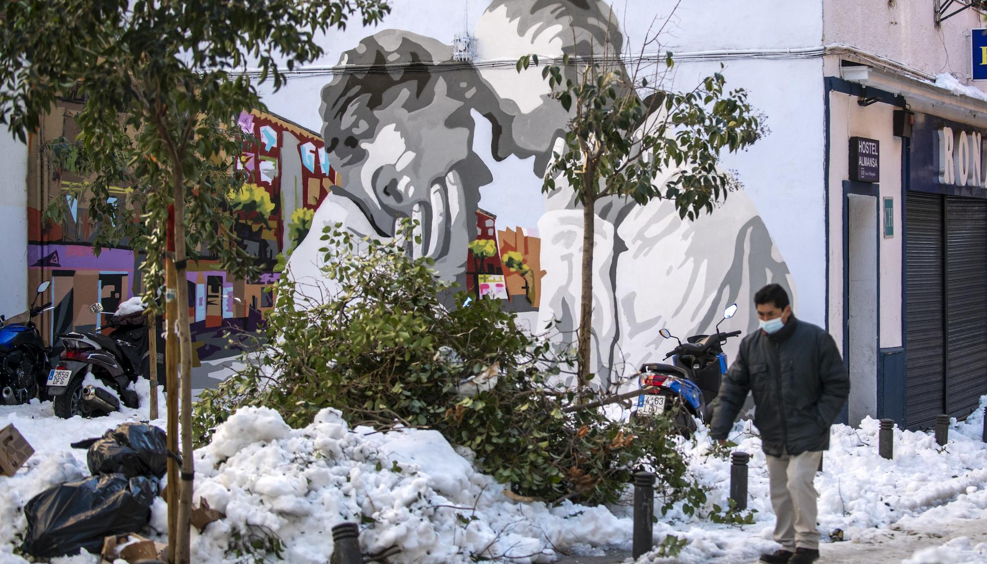 Nieve y basura en el barrio de Tetuán - 6