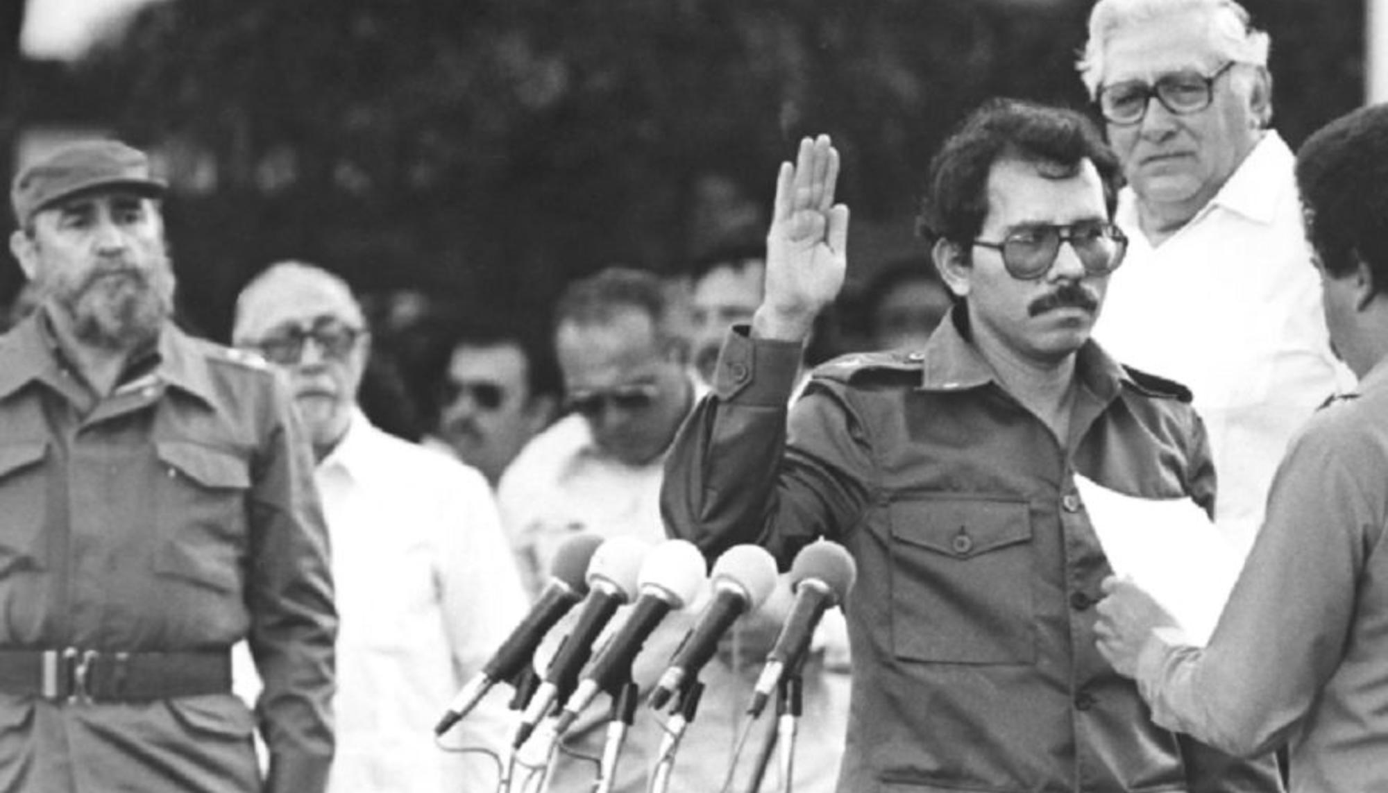 Daniel Ortega en su juramento,1985. Nicaragua 