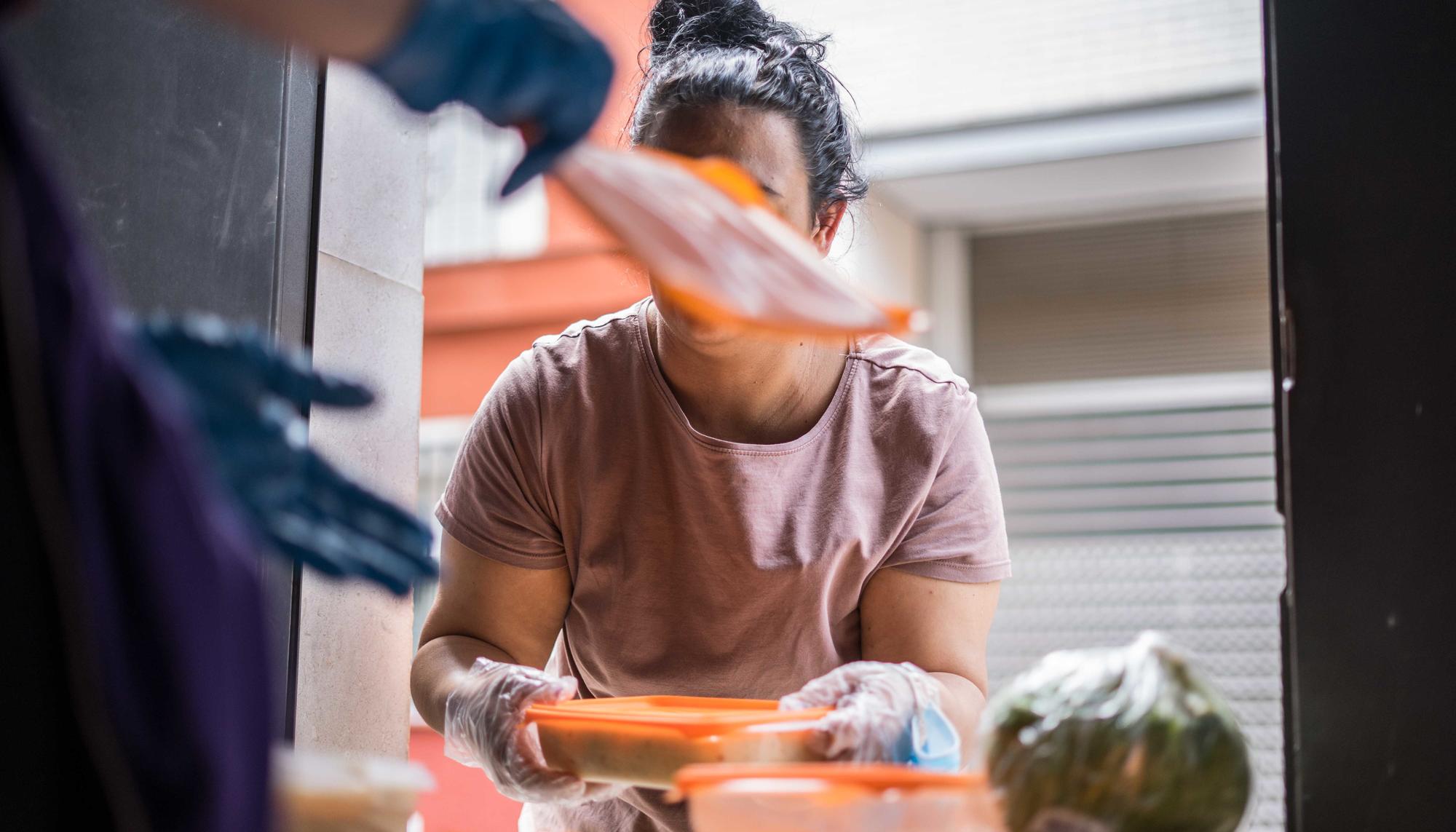 Redes vecinales ofrecen alimentación