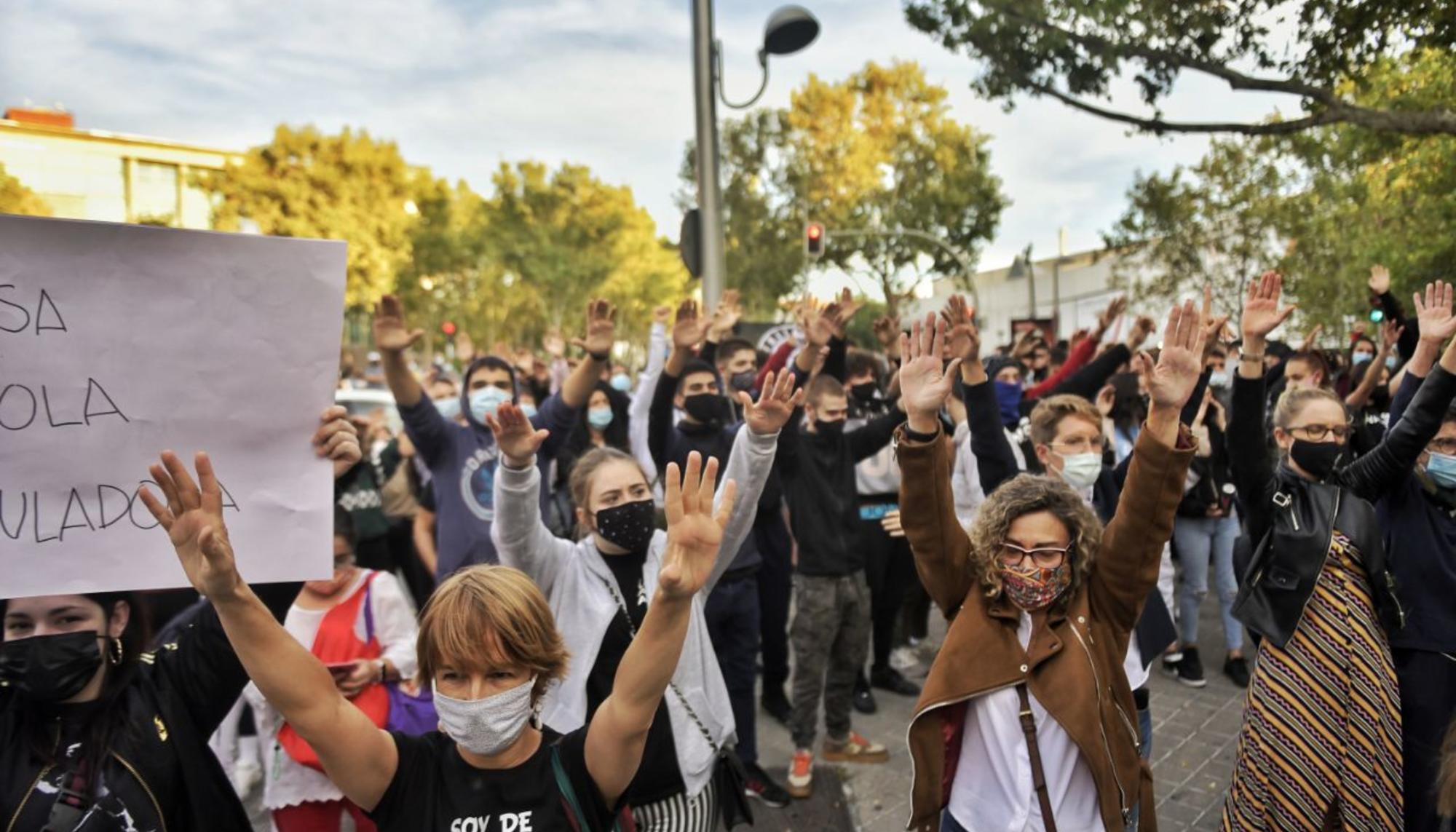 Concentración en Vallecas en apoyo a la sanidad pública.