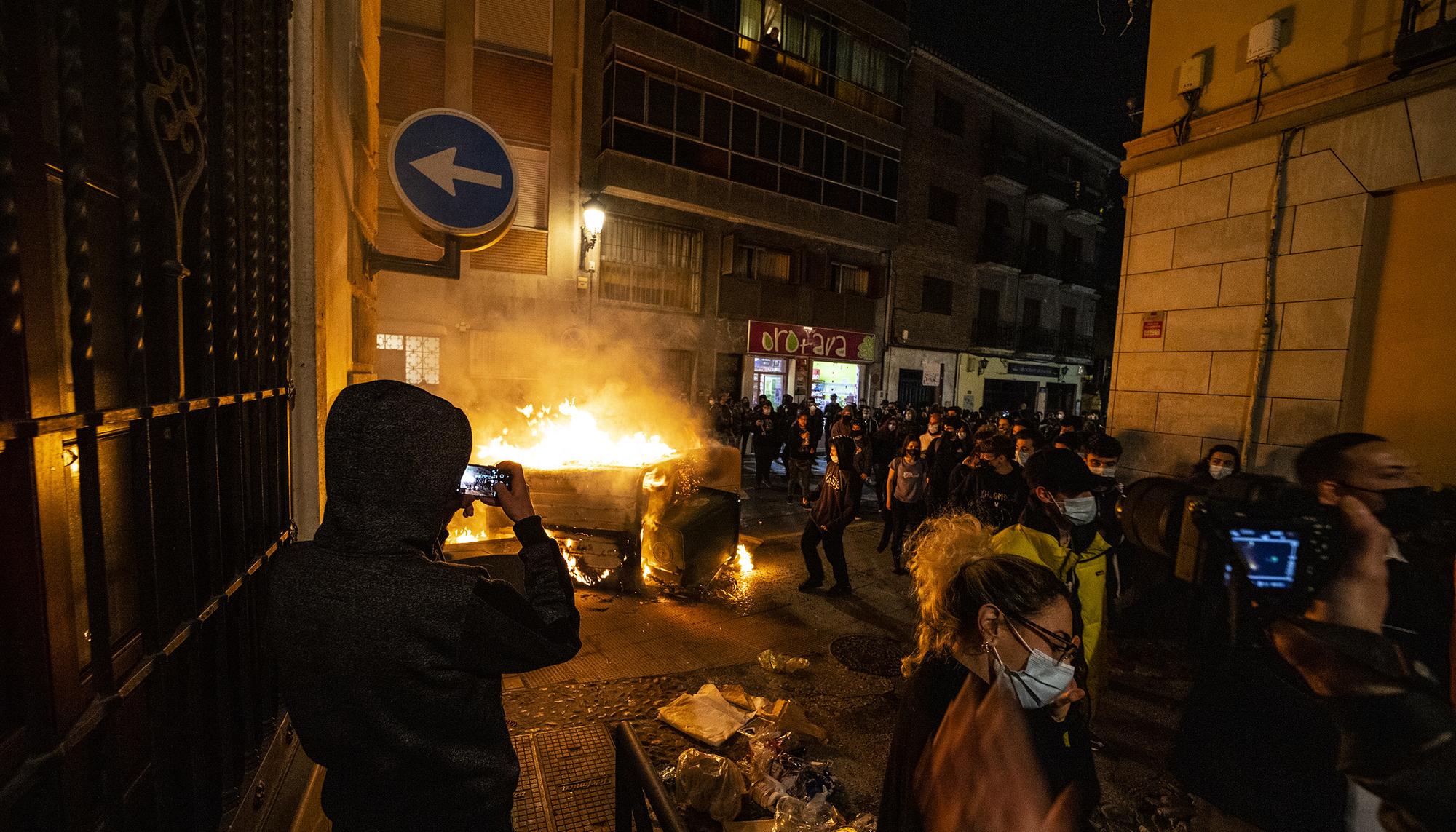 Barricadas en la manifestación de Granada por la encarcelamiento de Pablo Hasél - 9
