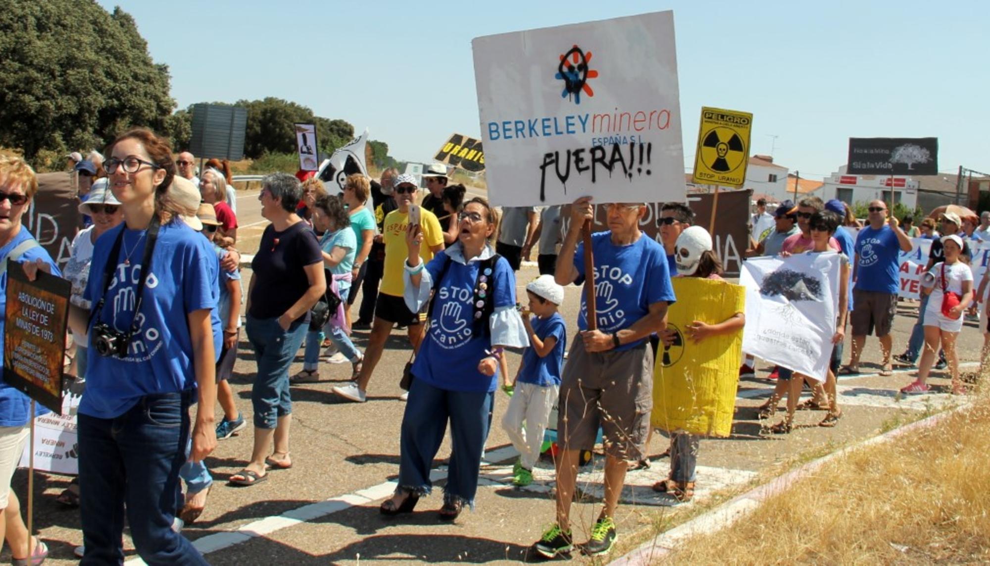 Manifestantes contra Berkeley Minera en Salamanca. Fuente: Stop Uranio