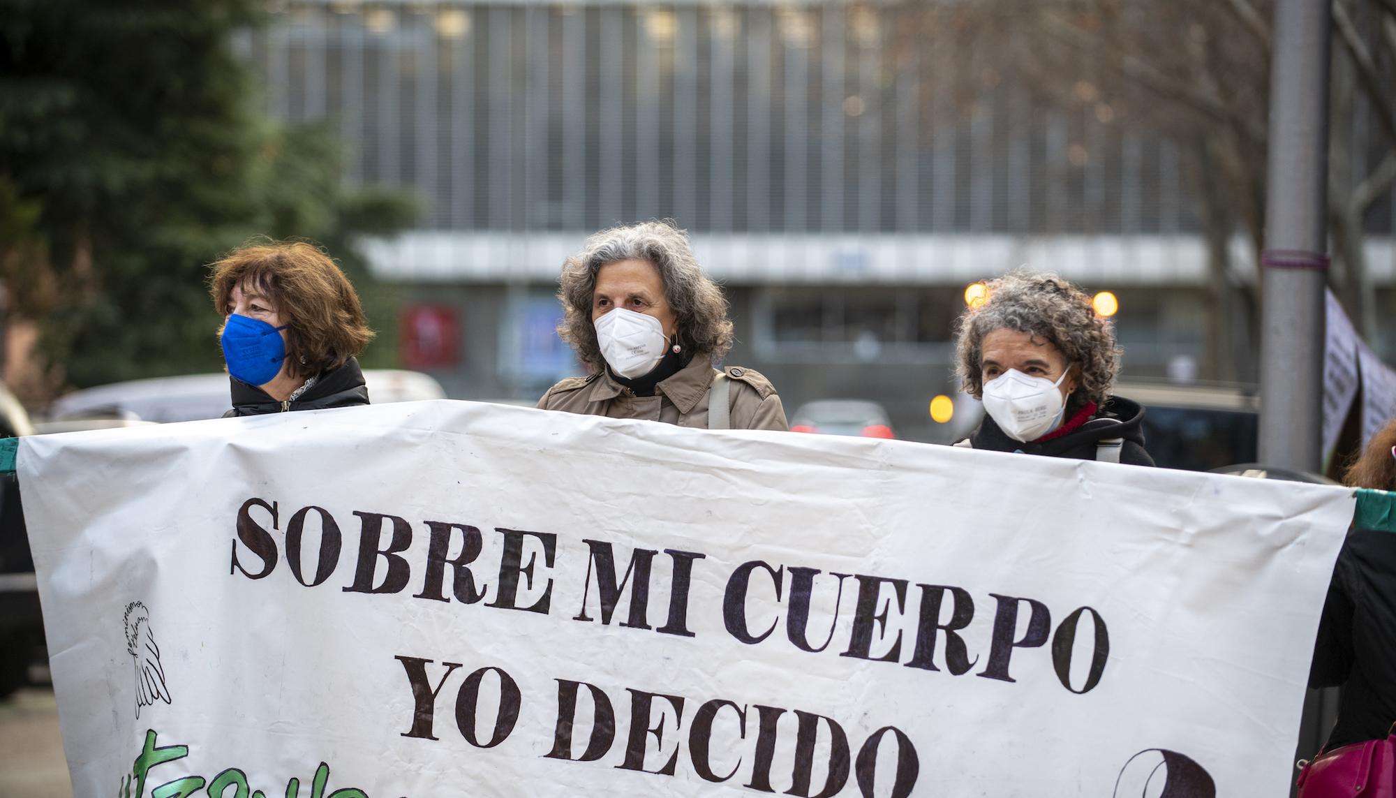  Jornada de accion contra el acoso de los grupos antielección ante la Dator - 1