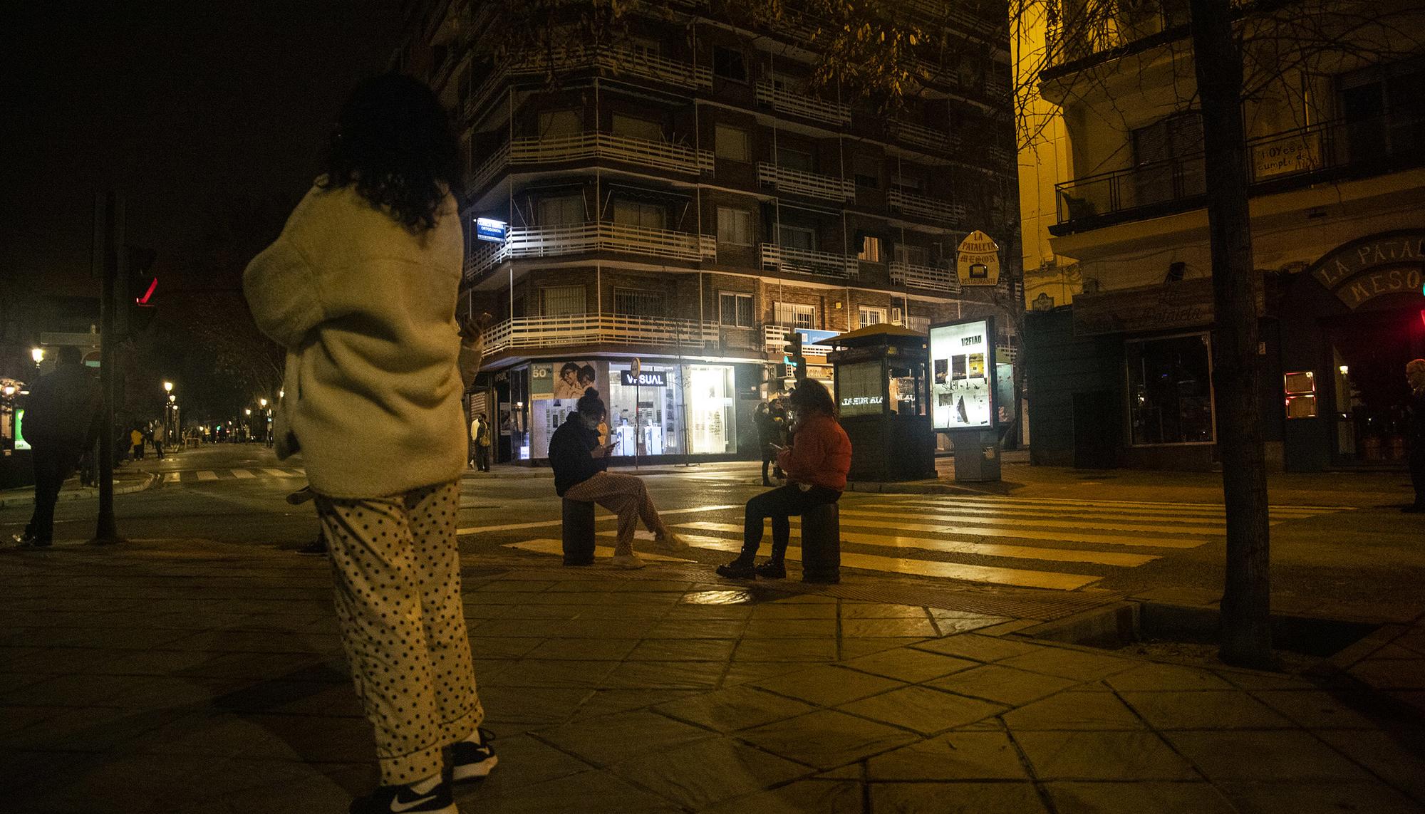 Cientos de granadinos salen a la calle a causa de los terremotos de esta noche - 14