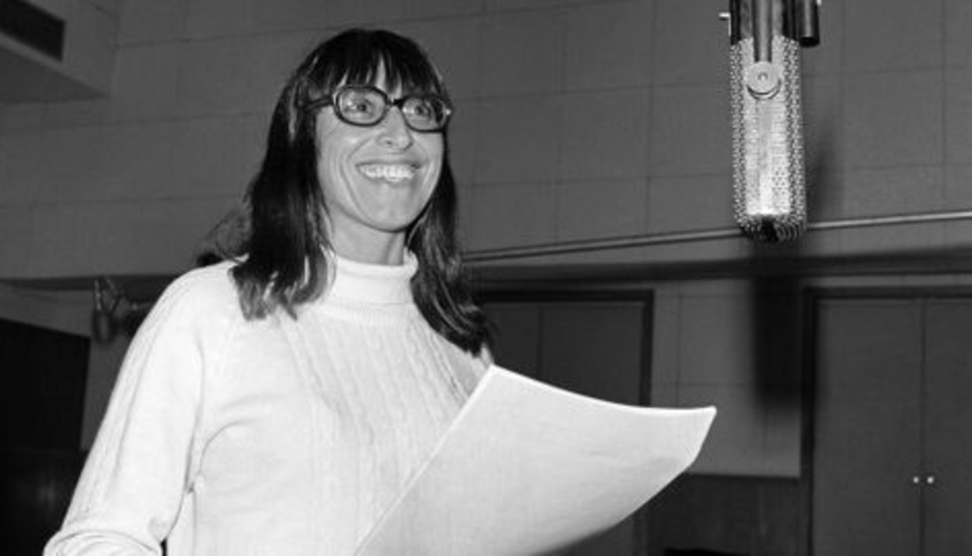 Juana Ginzo ante el micrófono