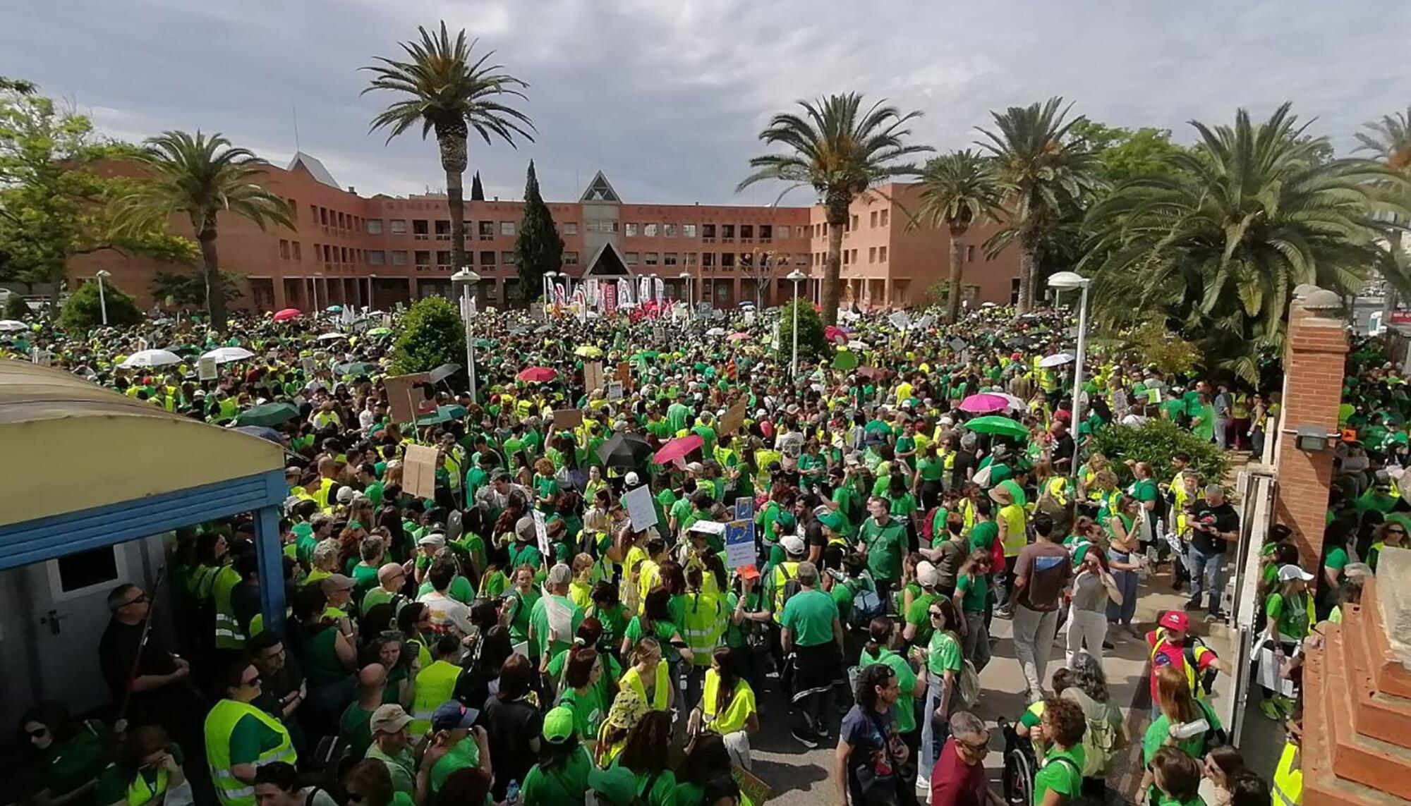 Concentración profesorado a las puertas de la reunión Conselleria comité de huelga