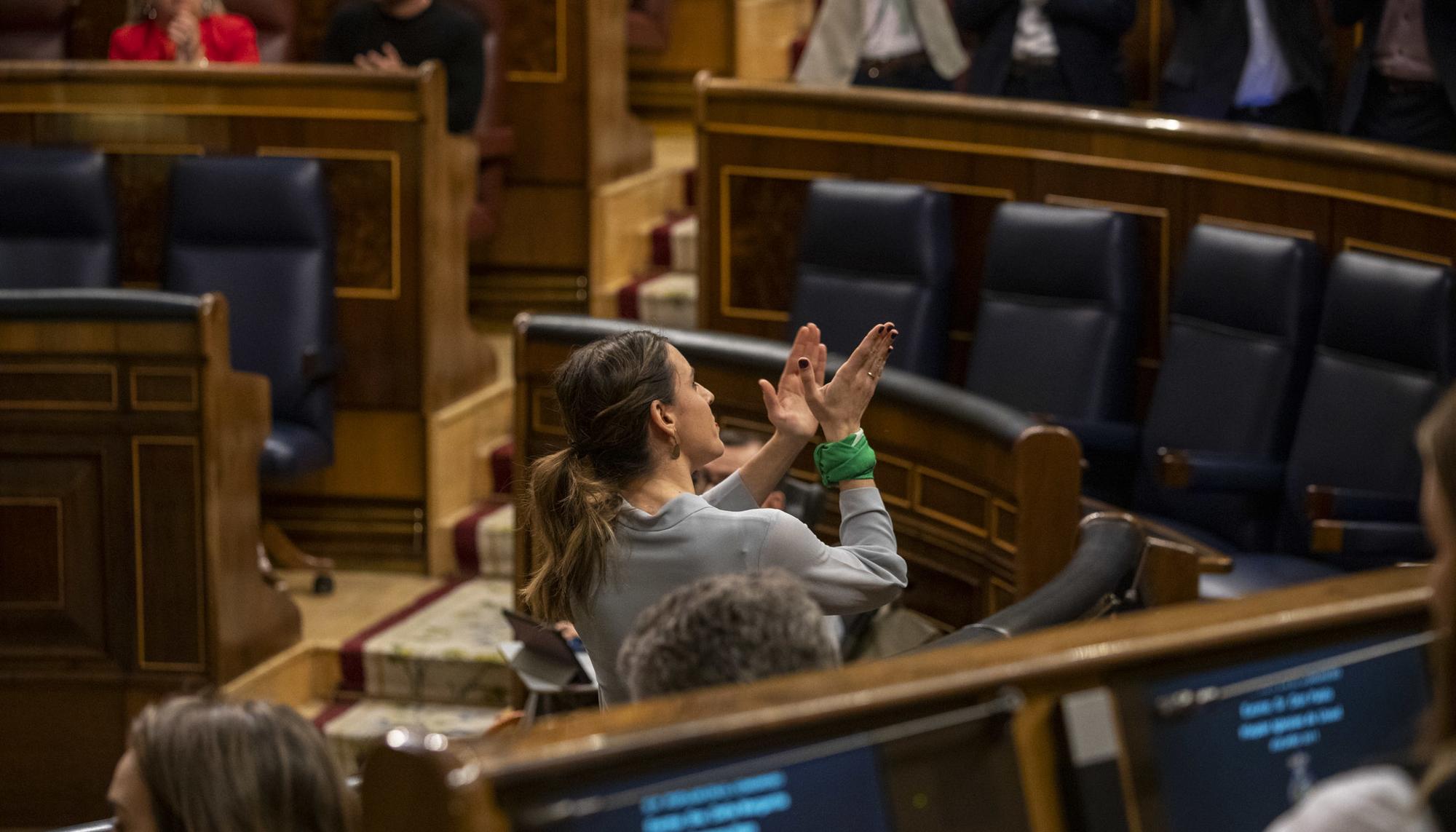 Congreso votacion Ley trans reforma aborto - 1 Irene Montero Aplauso