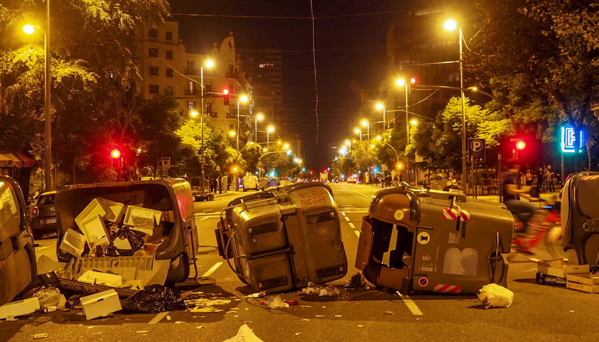 Barricada en la noche del 17 de octubre en Barcelona
