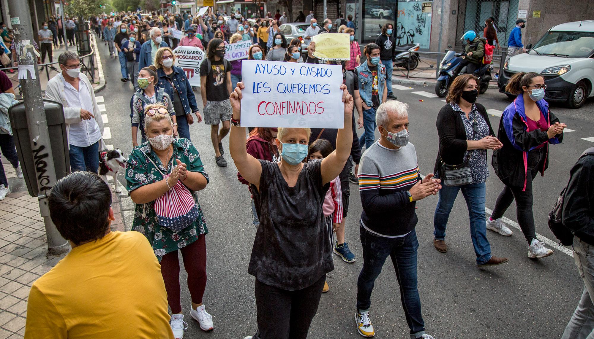 Concentración en Usera contra las limitaciones a la movilidad impuestas por el Gobierno de la Comunidad de Madrid  - 4