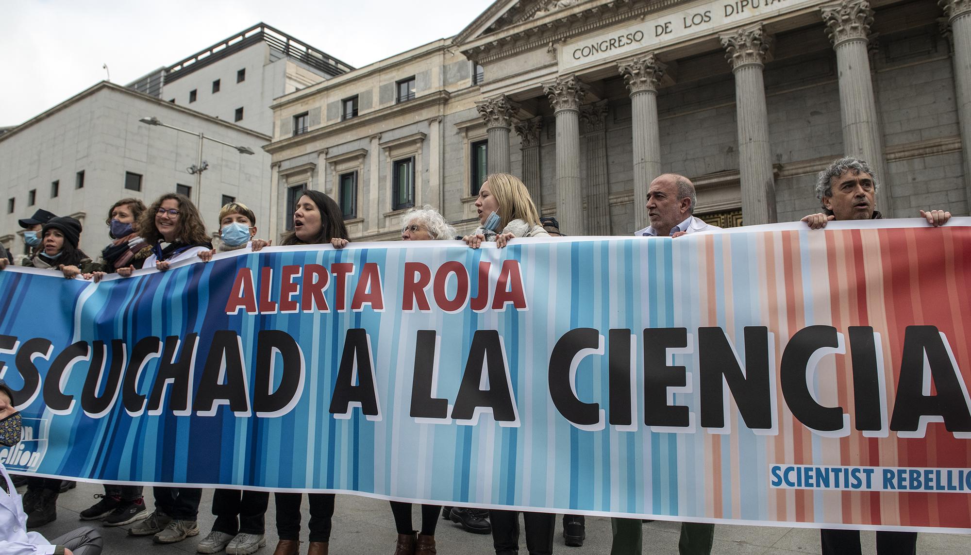 La Rebelión Científica tiñe de rojo el Congreso el 6 de abril de 2022. - 7