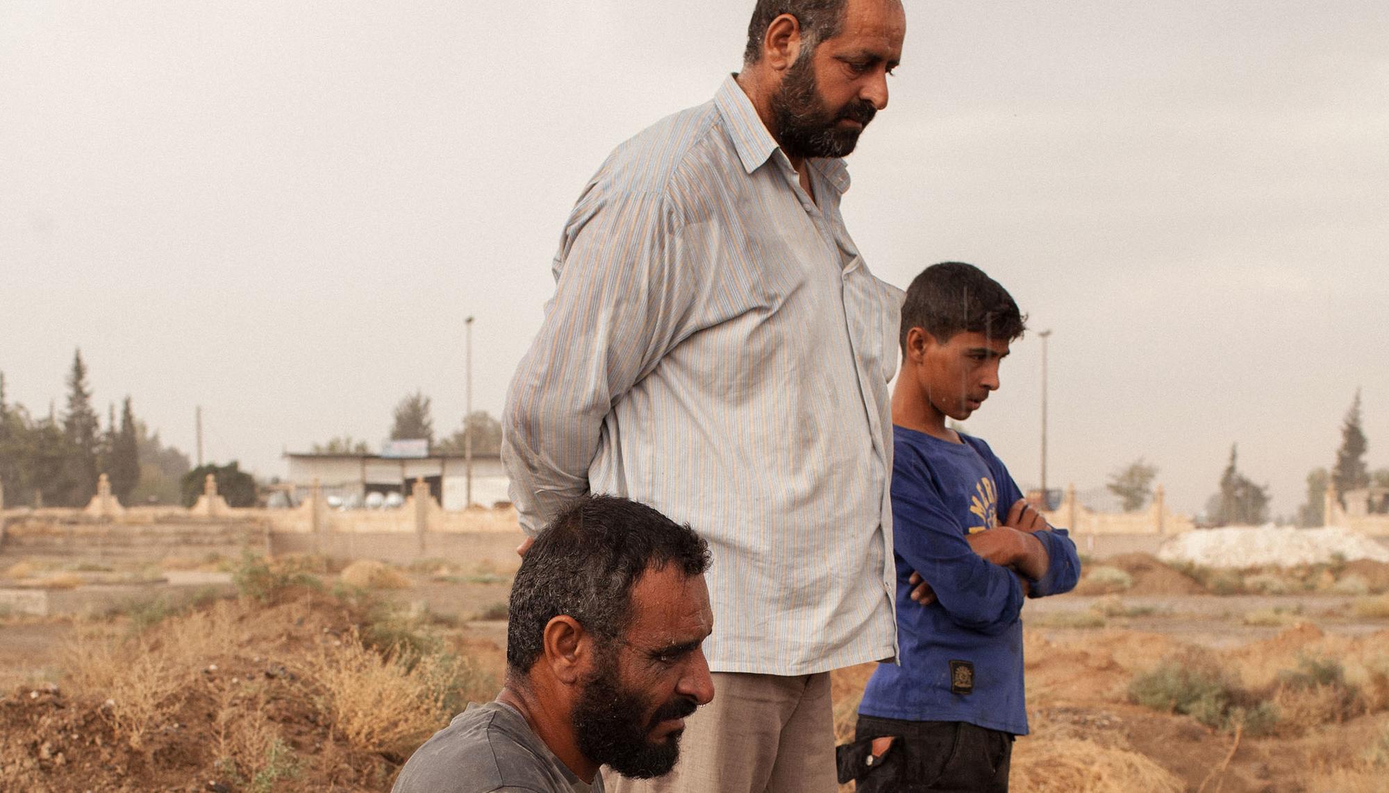 Recuperando los cuerpos sin vida en Al Raqa