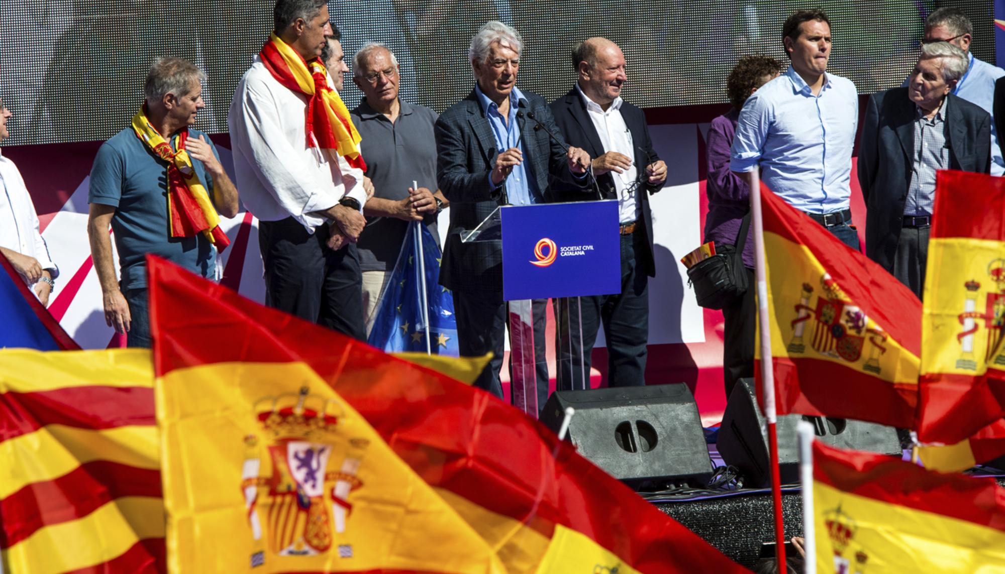 Manifestación españolista contra la independencia de Catalunya después del referéndum.