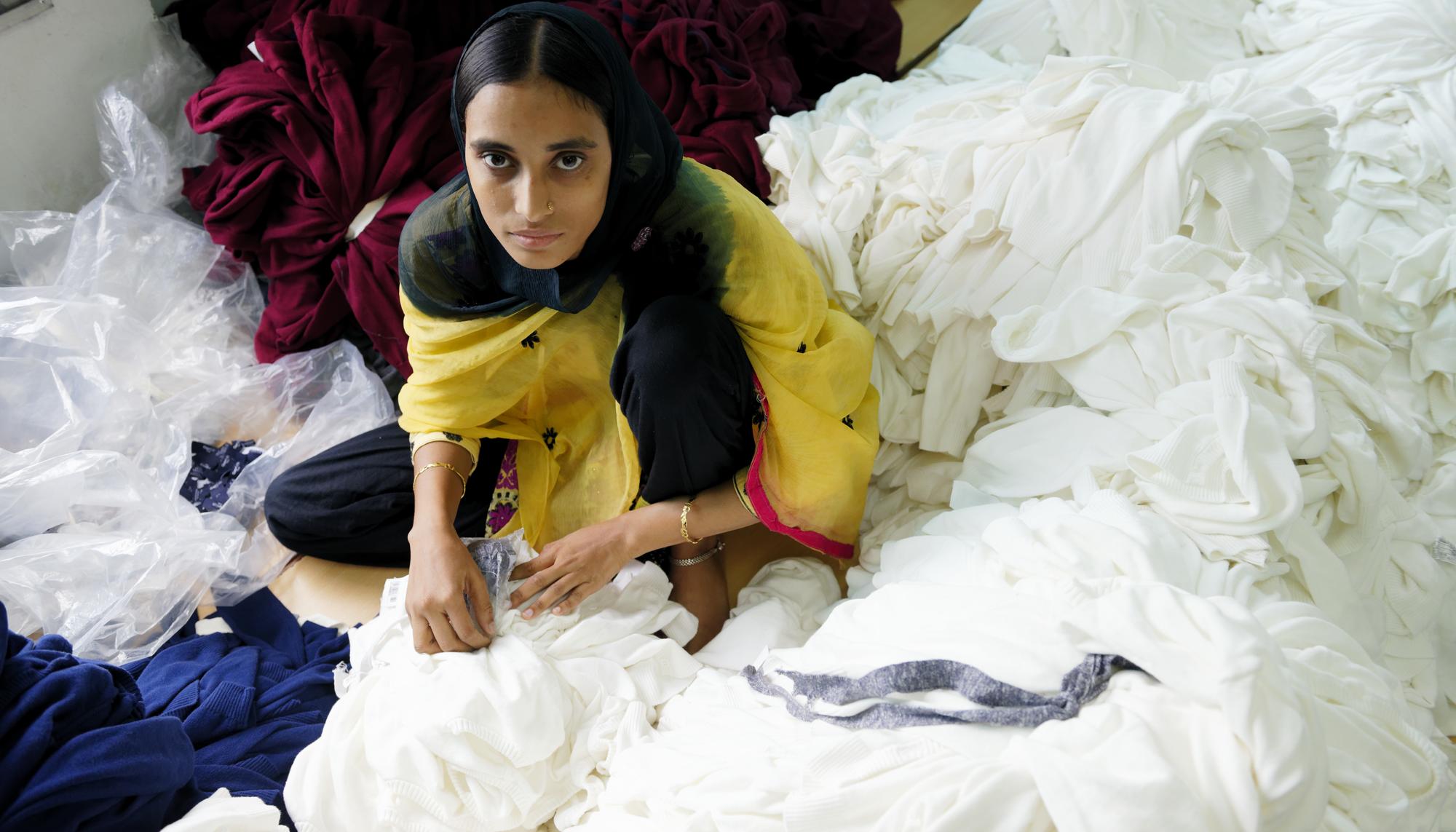 Trabajadora industria de la moda de Bangladesh