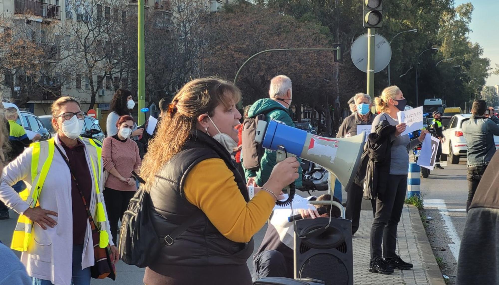 Manifestante cortes de Luz Polígono Sur 9