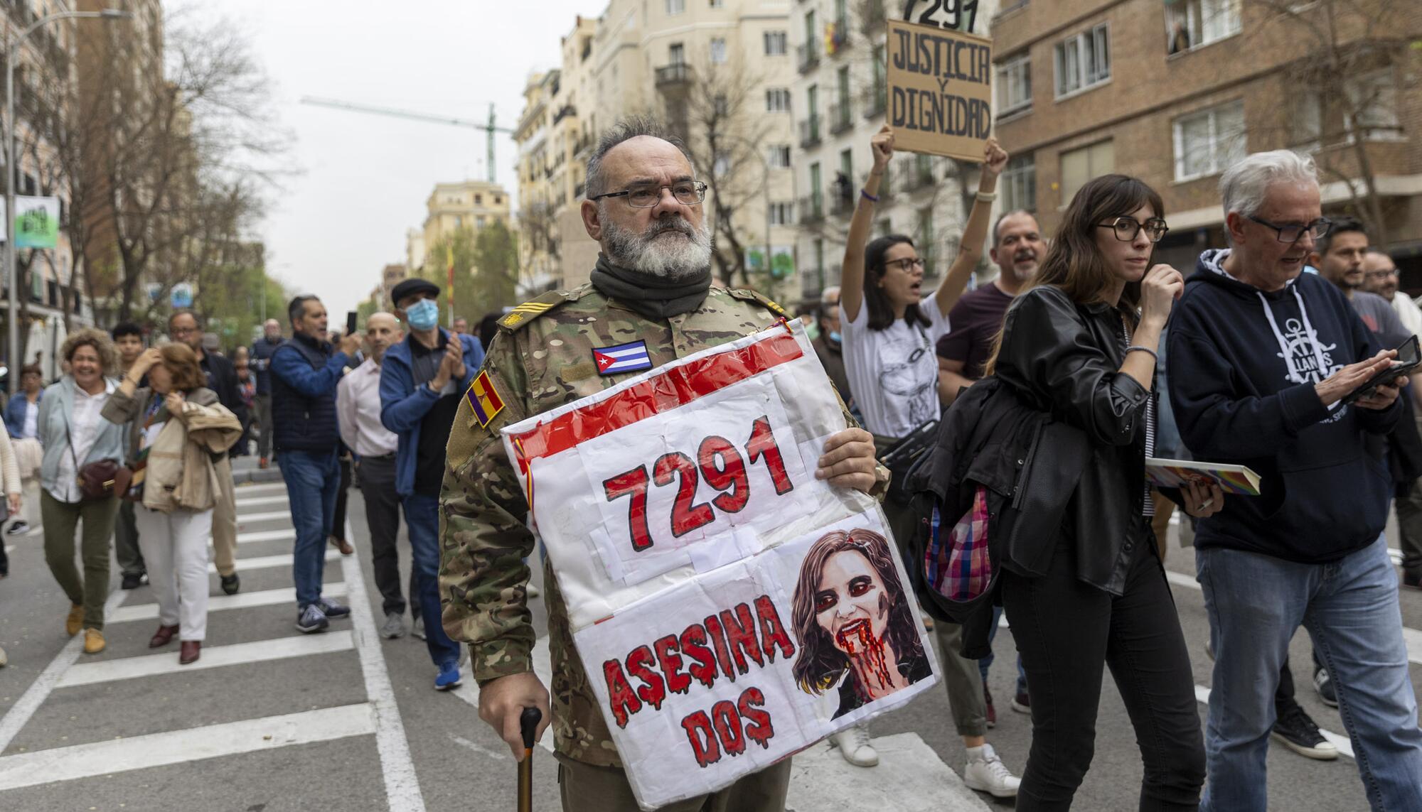 Manifestación Ayuso dimisión 06-04-24 - 2