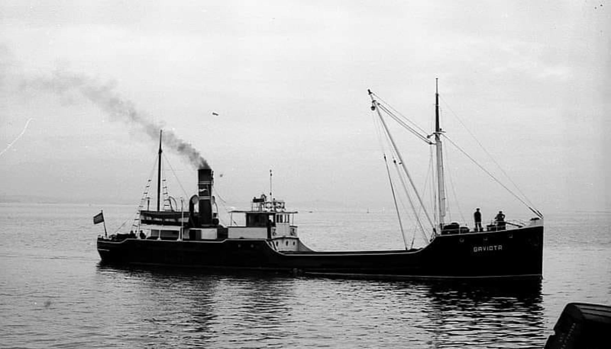 El vapor Gaviota en el puerto de Gijón