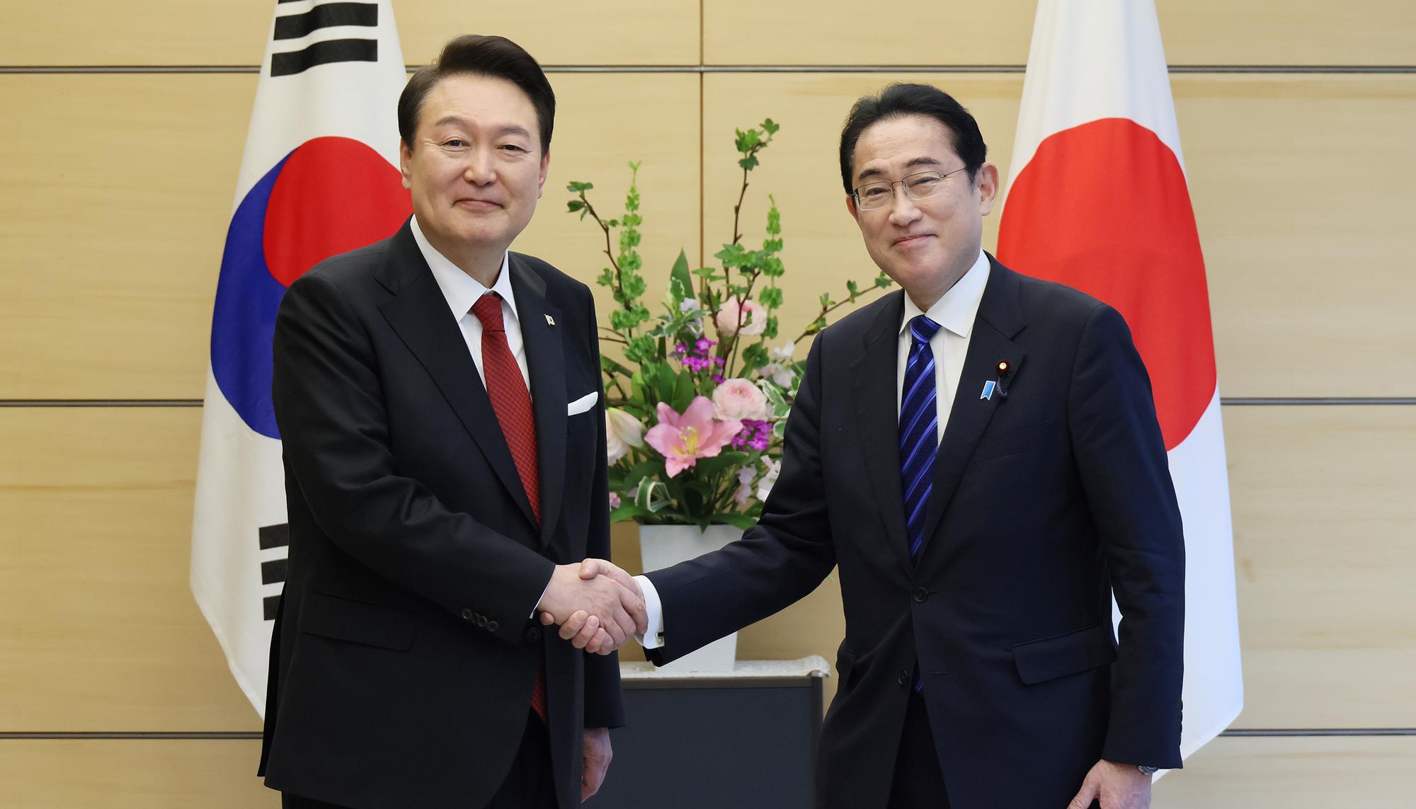 corea del sur y japón. Yoon Suk Yeol y Fumio Kishida