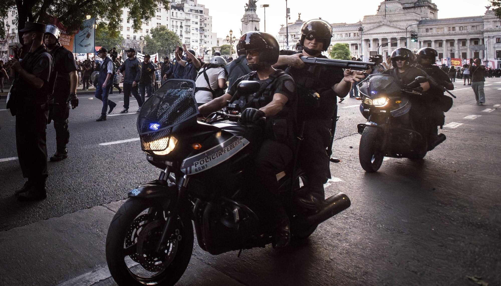 Protesta contra la ley Ómnibus de Javier Miley en Argentina en febrero de 2024 - 4