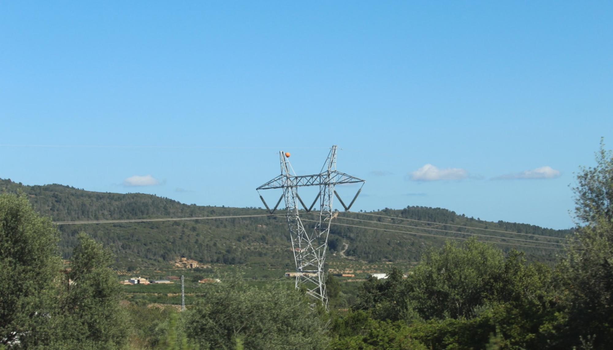 Línea molt alta tensió 2