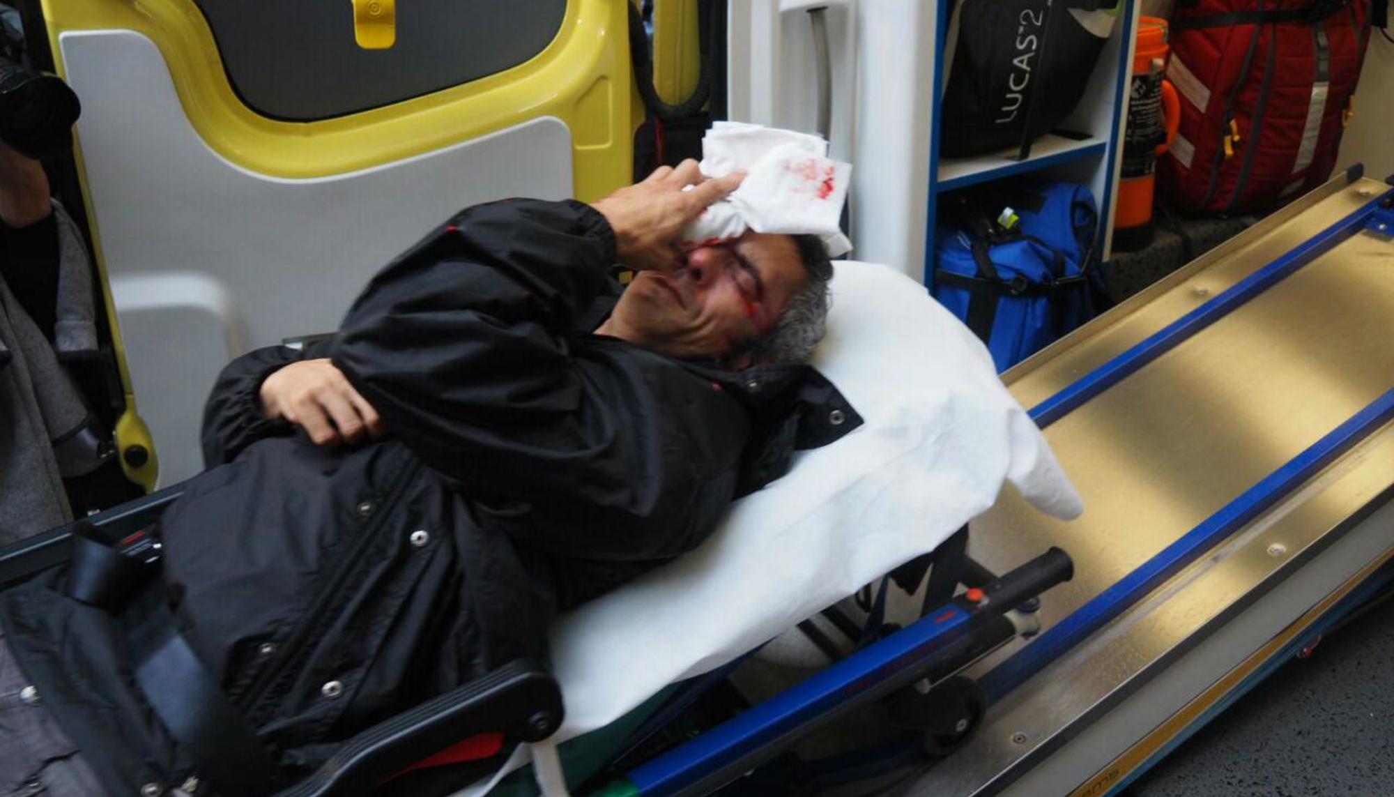 Un herido por bala de goma en un colegio electoral catalán