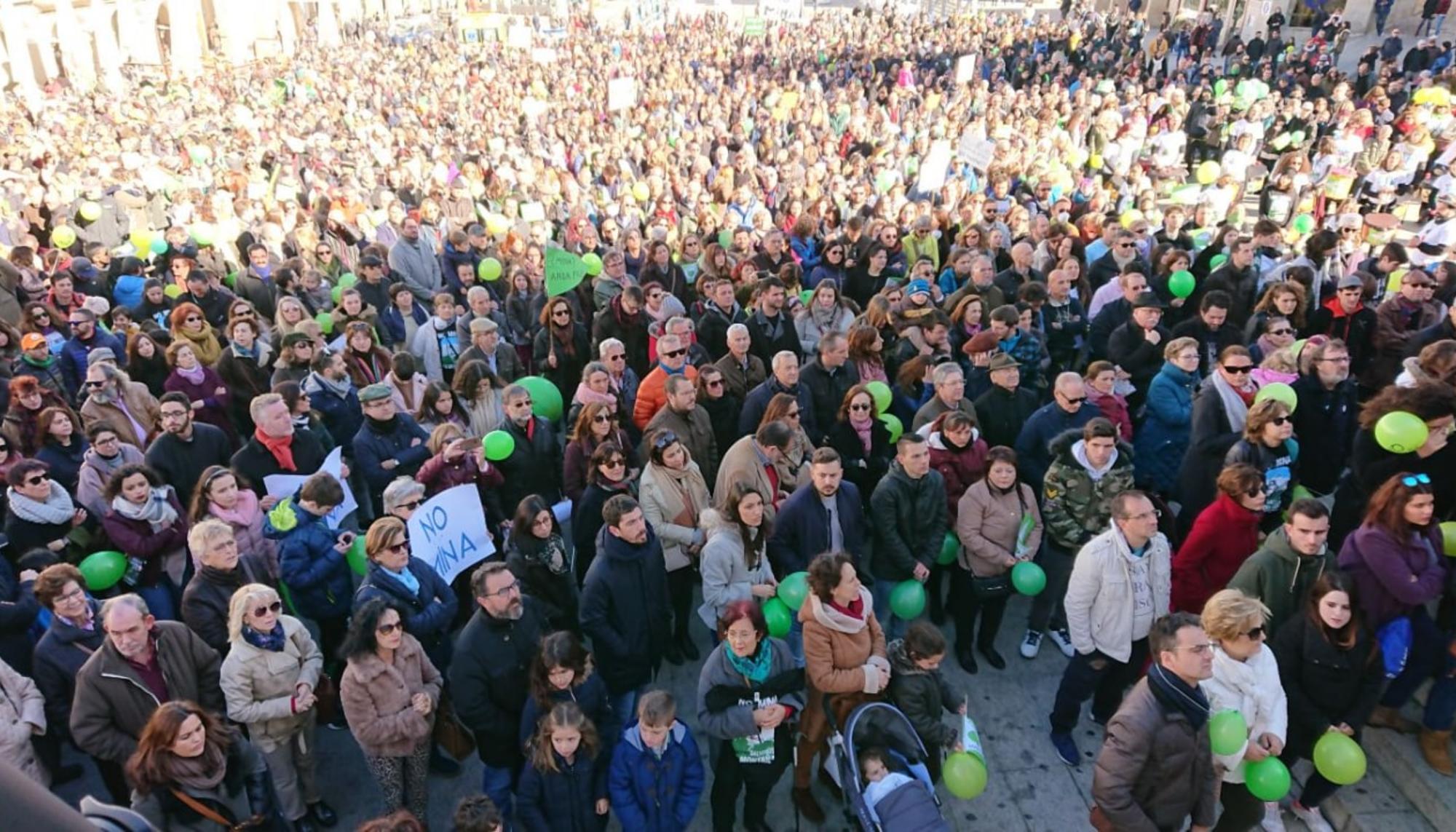 Movilizacion Valdeflores multitud