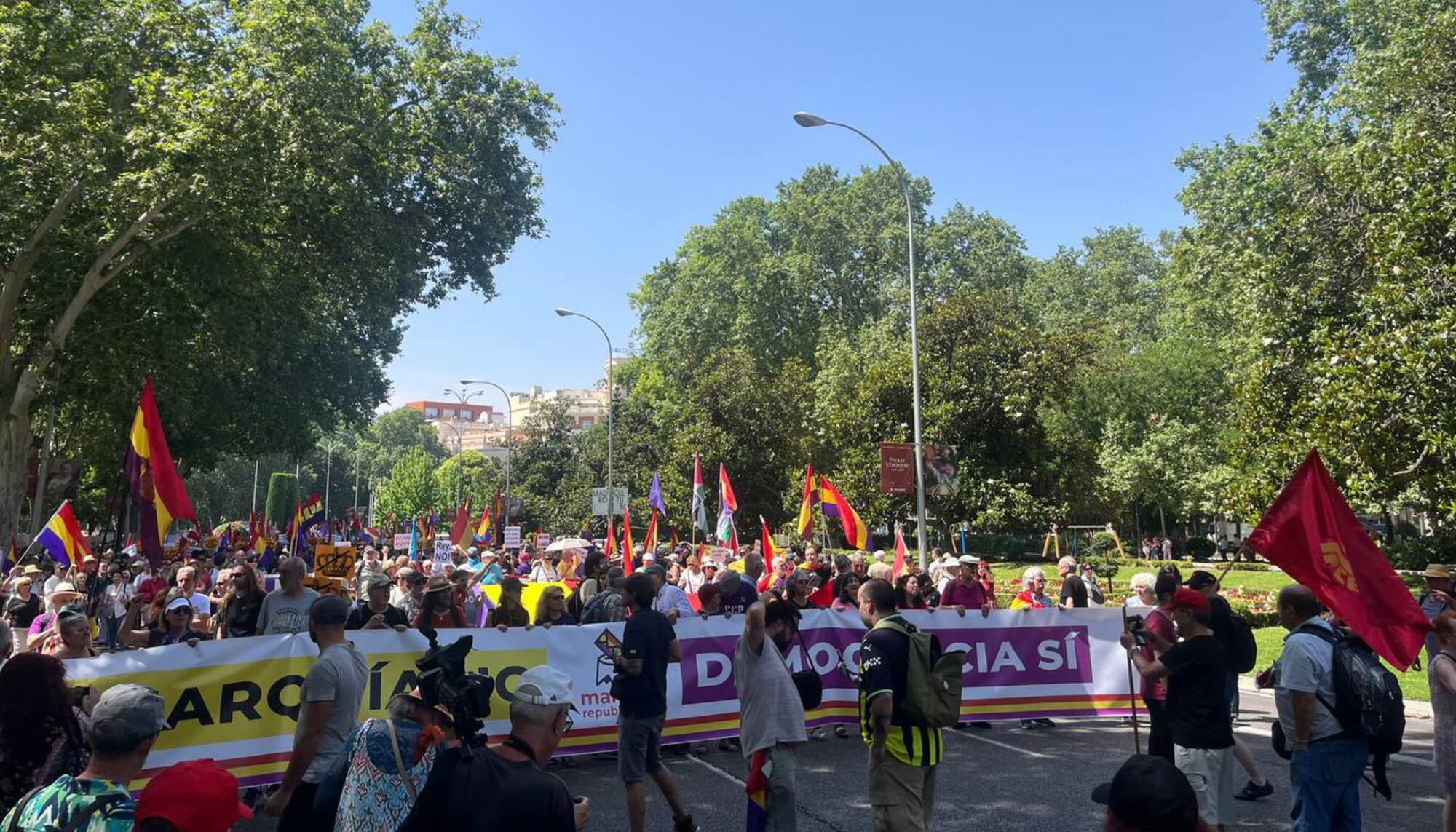 Inicio de Marcha Republicana en la plaza de Neptuno, en Madrid, el 15 de junio de 2025.