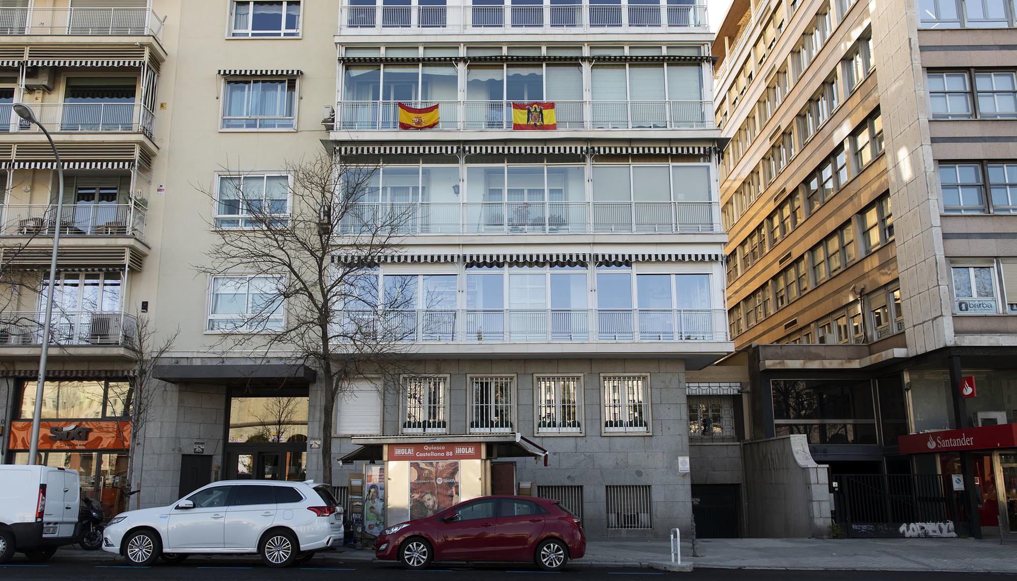 Bandera Franquista en el paseo de la Castellana