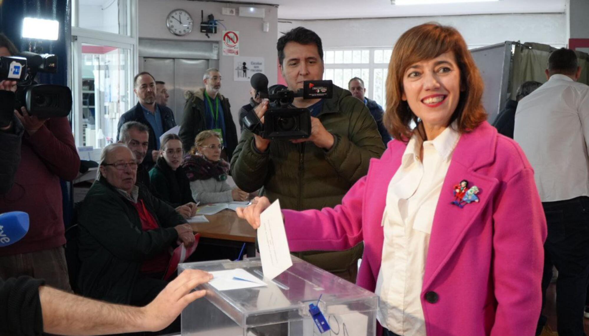 Marta Lois votando 18F